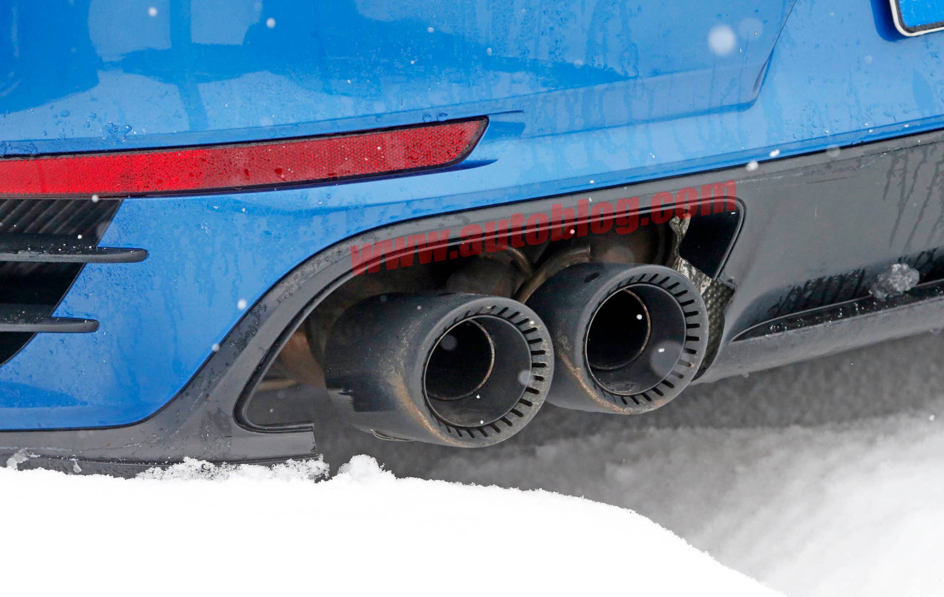 2018 Porsche 911 GT2 RS spied exhaust pipes