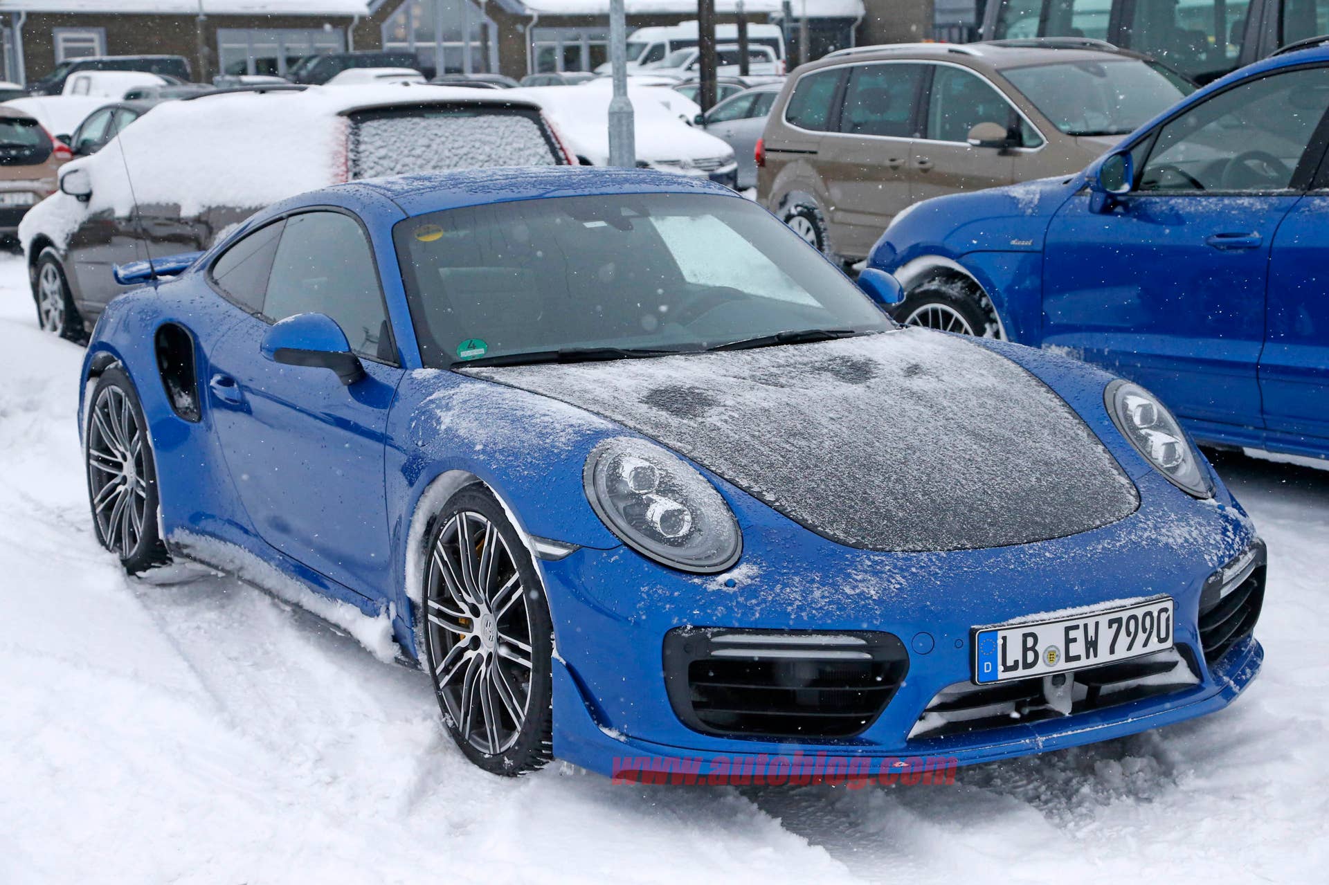 Porsche 911 GT2 RS front 3/4