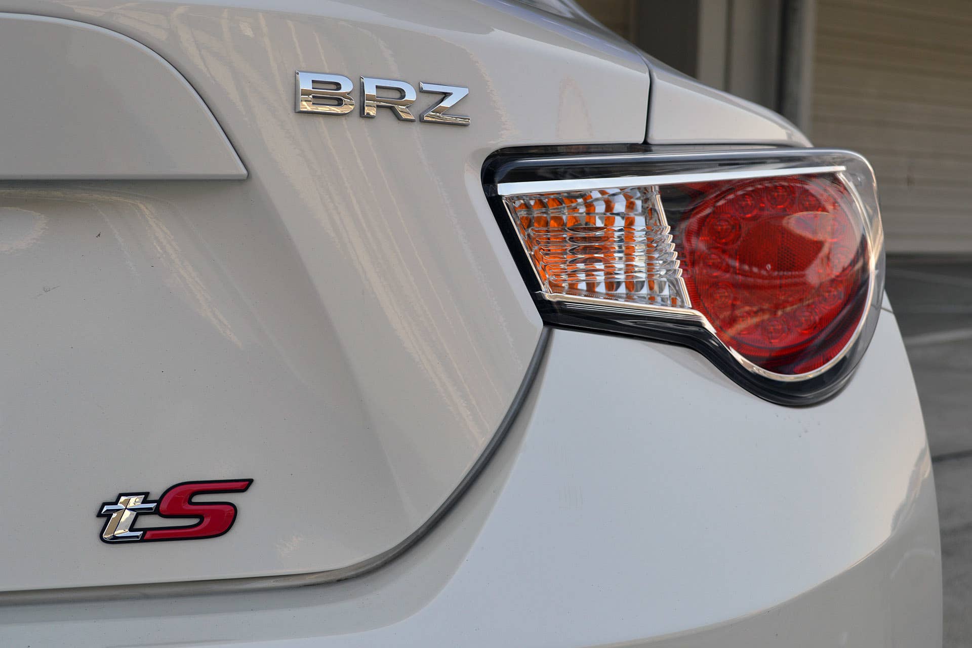 2015 subaru brz ts white badge taillight