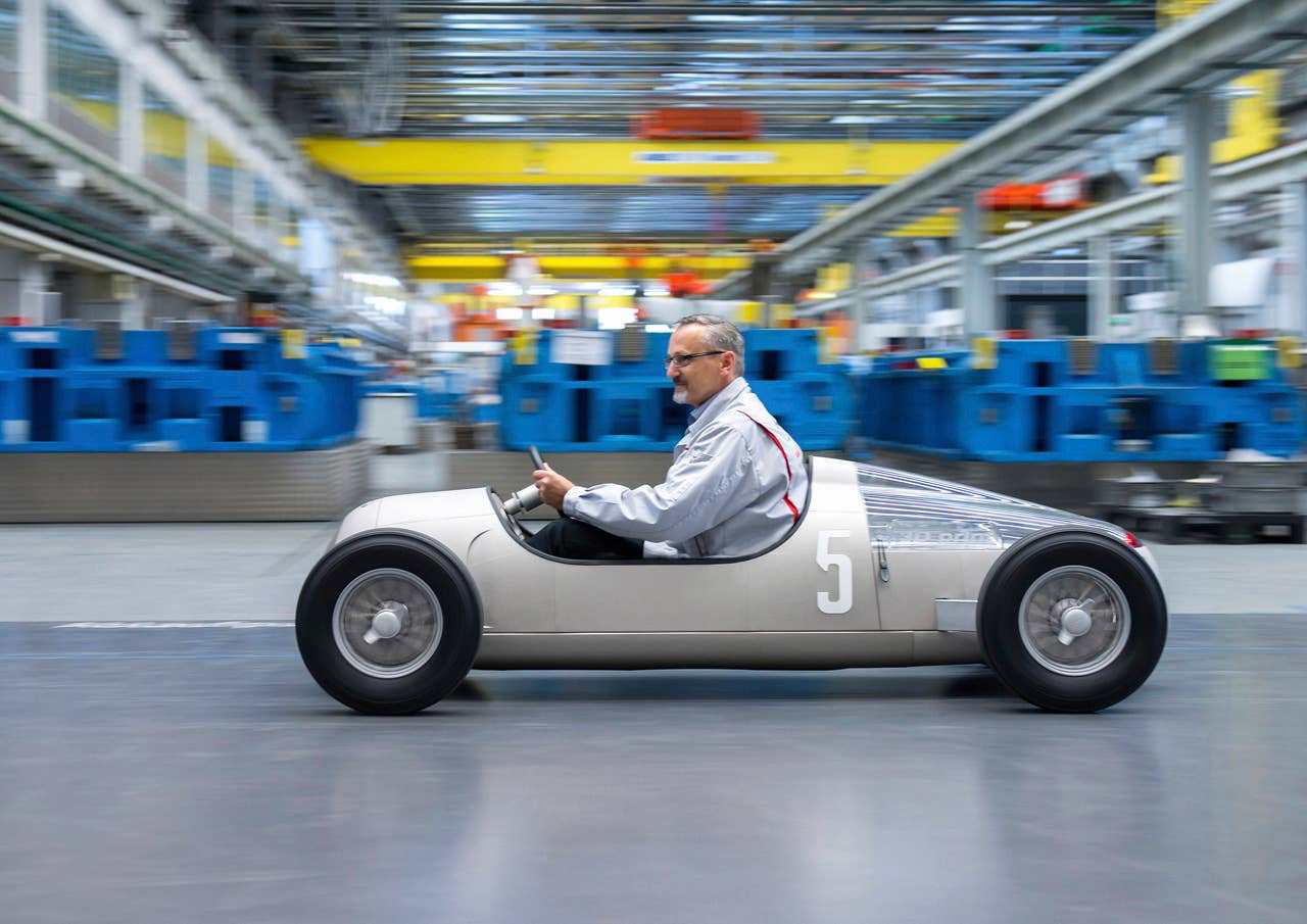 With a 3D printer, Audi Toolmaking has produced a model of the historical Grand Prix sports car âAuto Union Typ Câ from the year 1936 on a scale of 1:2. For this purpose, a selective-sintering laser melted layers of metallic powder with a grain size of 15 to 40 thousandths of a millimeter. The process therefore allows the production of components with complex geometries, which with conventional methods could either not be produced or only with great difficulties.