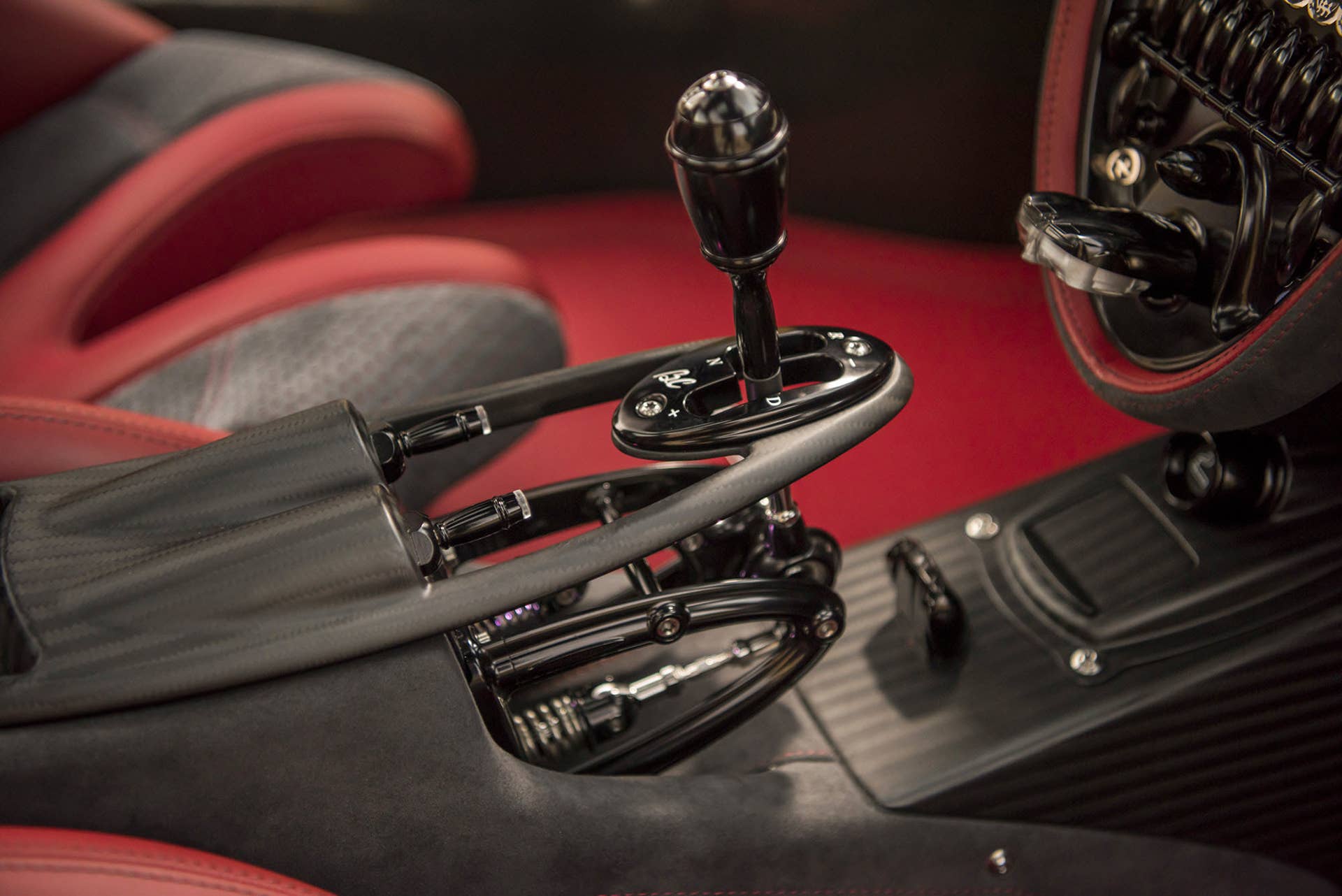 pagani huayra bc gearshift detail