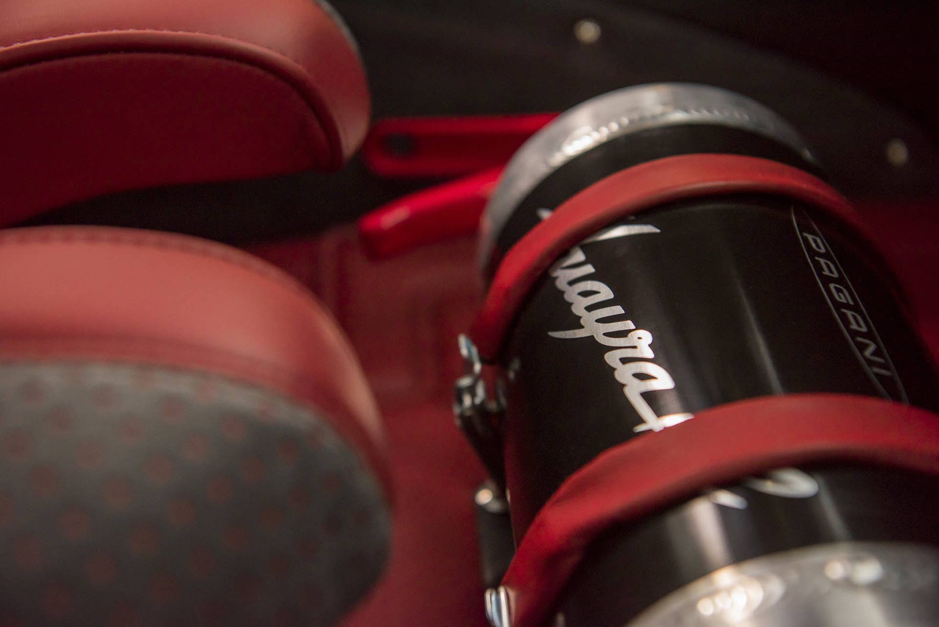 pagani huayra bc extinguisher detail