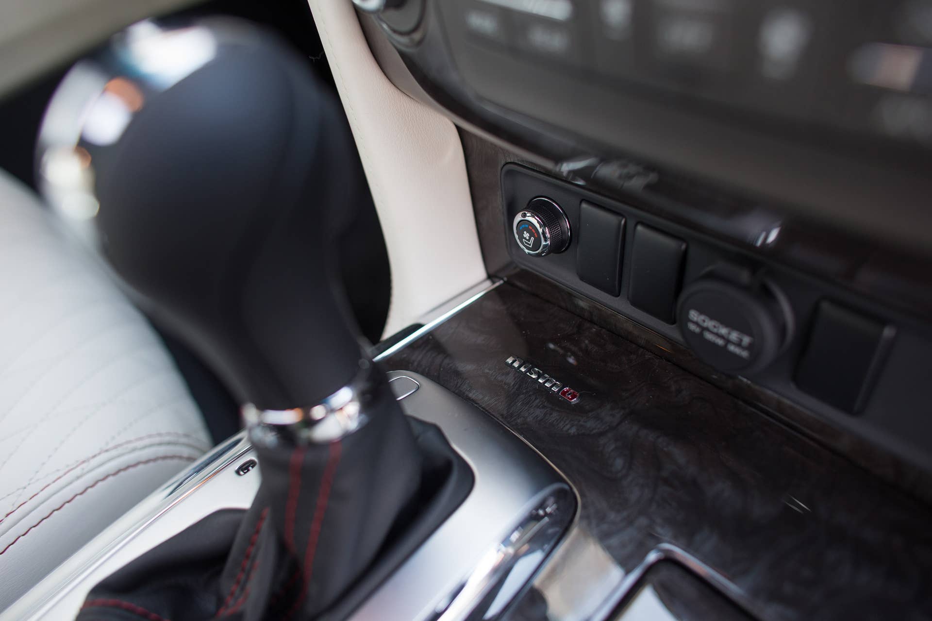 Nissan Patrol Nismo shifter