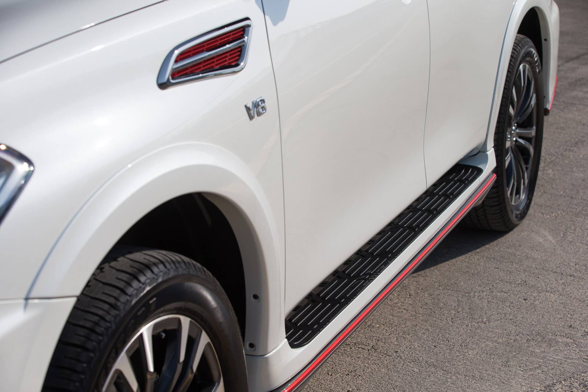 Nissan Patrol Nismo side sill