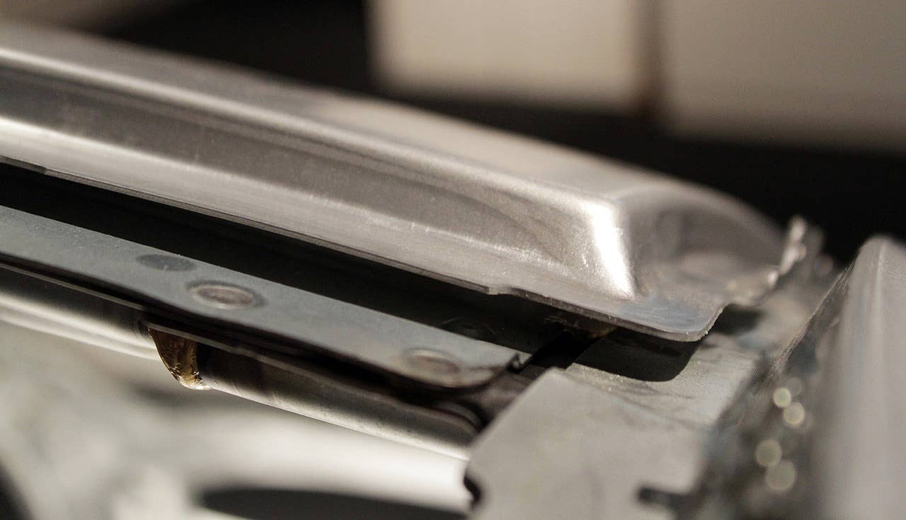 There's a gap between the roof panel and the steel body --