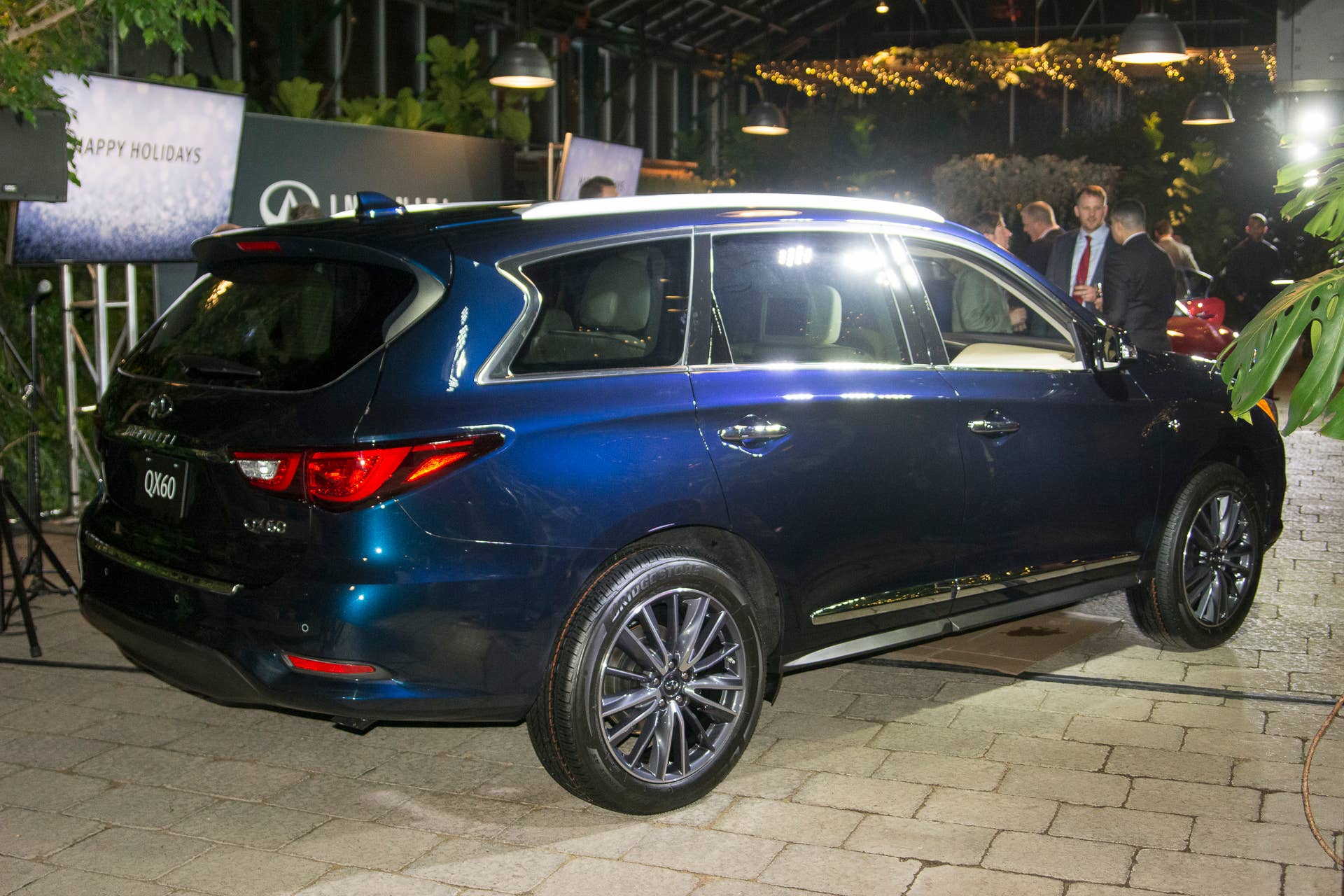 rear angle infiniti qx60