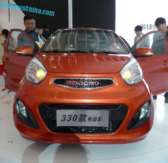 Yogomo 330 EV (Chinese clone of Kia Picanto) in orange, front shot.