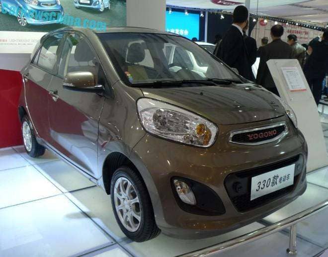Yogomo 330 EV (Chinese clone of Kia Picanto), grey, front three-quarter