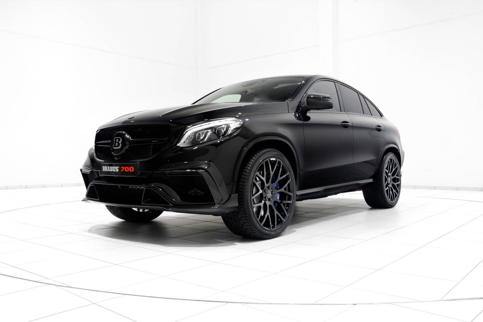 BRABUS 700 Coupe front 3/4