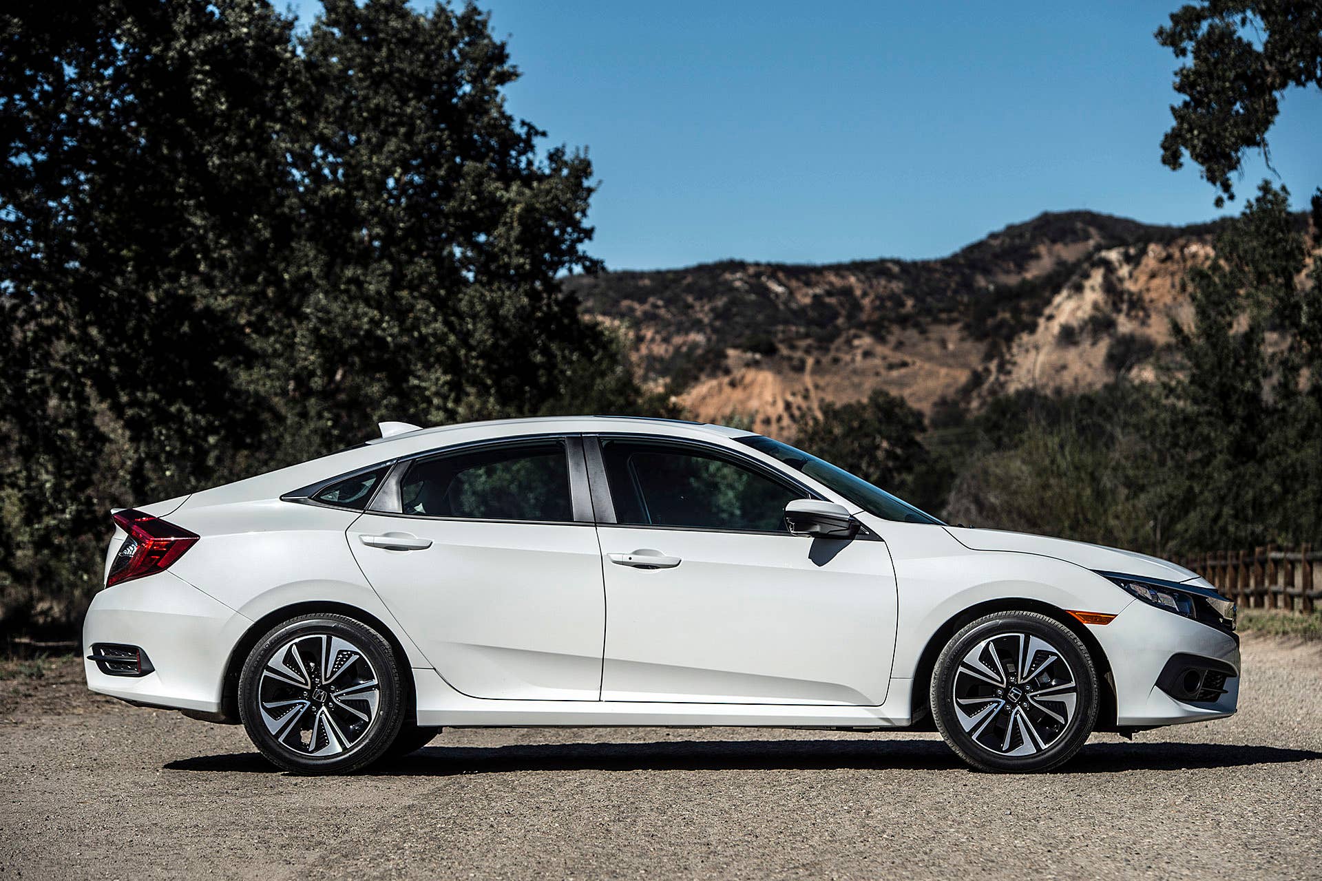 2016 Honda Civic side view