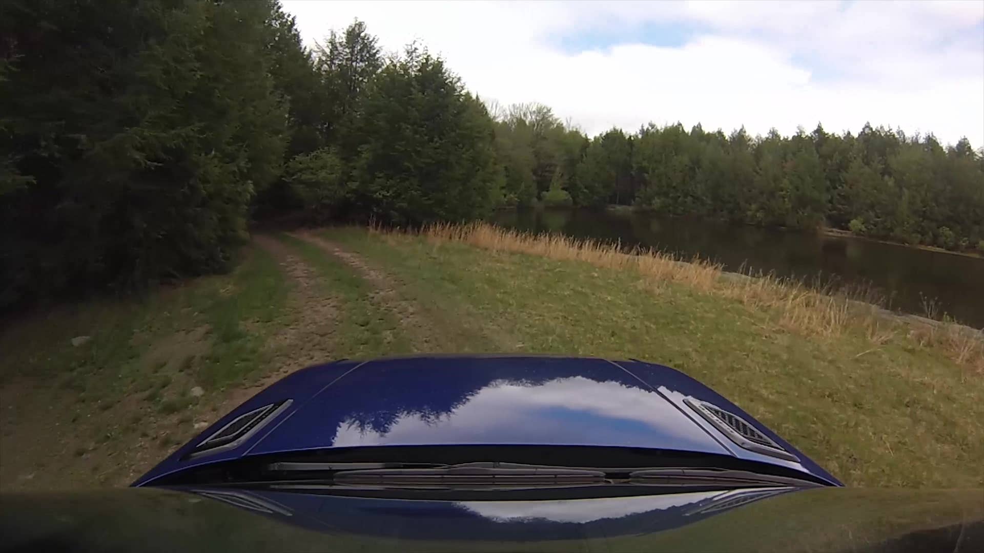 Autoblog Senior Editor Seyth Miersma takes the 2016 Land Rover Range Rover Sport SVR through an off-road course at Monticello Motor Club in Monticello, NY.