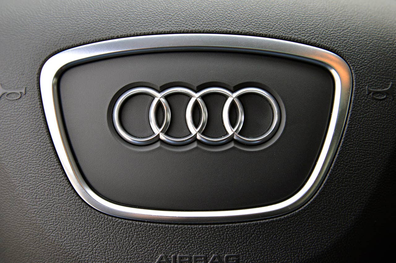 2013 Audi Allroad 2.0T Quattro steering wheel detail