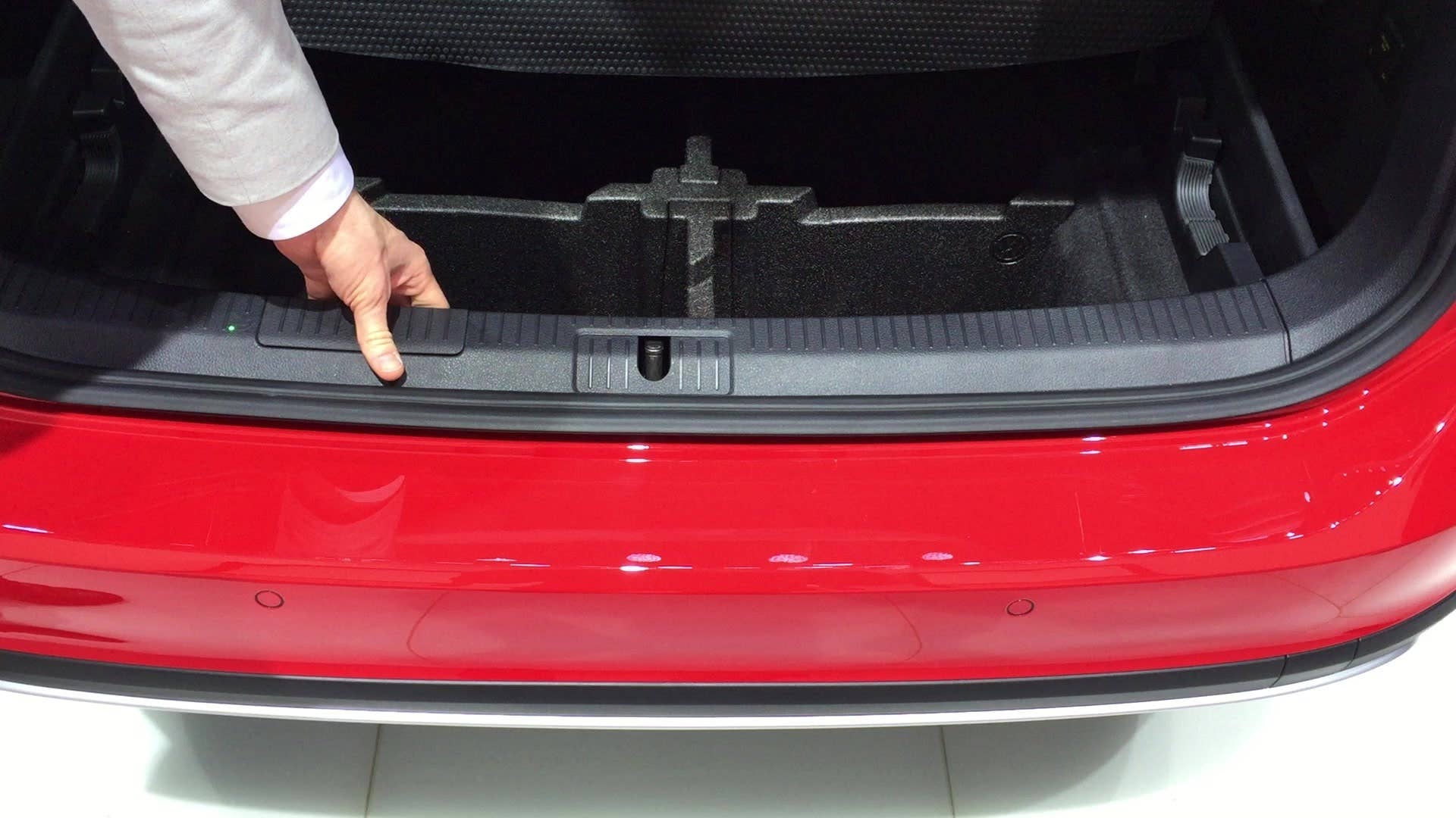 On the floor of the 2015 New York Auto Show, a Volkswagen rep showed us the hidden trailer hitch on the Volkswagen SportWagen Alltrack.