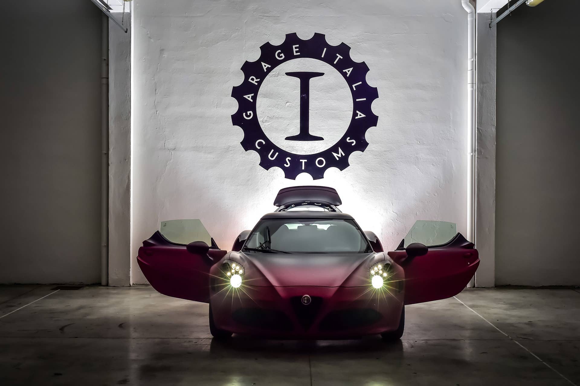 Alfa Romeo 4C by Garage Italia Customs front