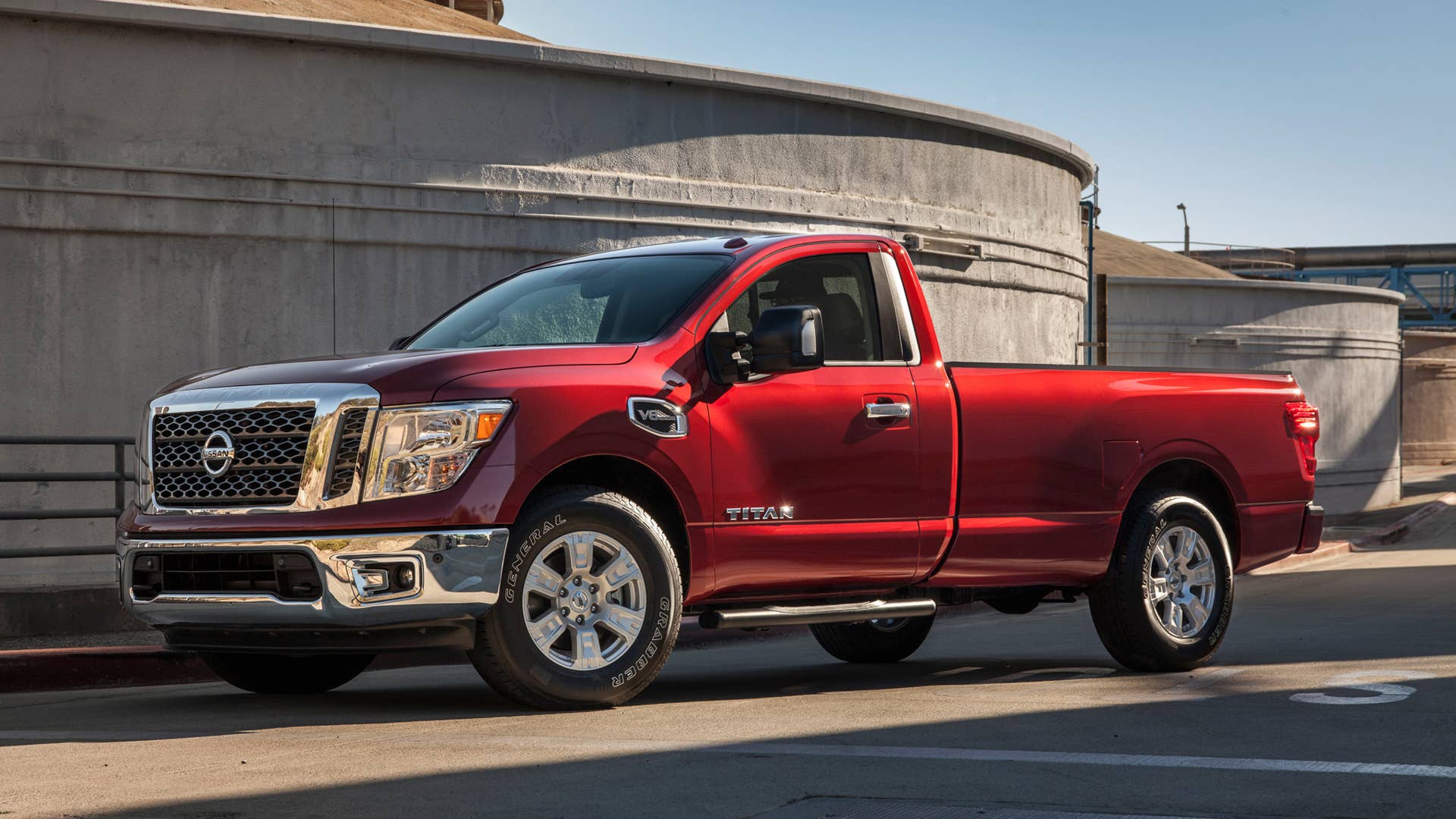 2017 Nissan Titan Single Cab front lead