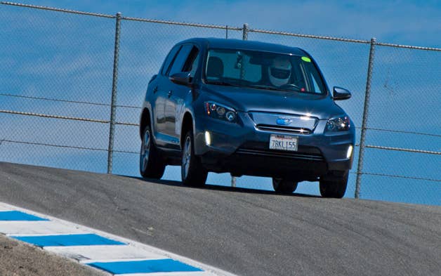 Rav4 EV enters the corkscrew at 2014 Refuel SportElectric TT