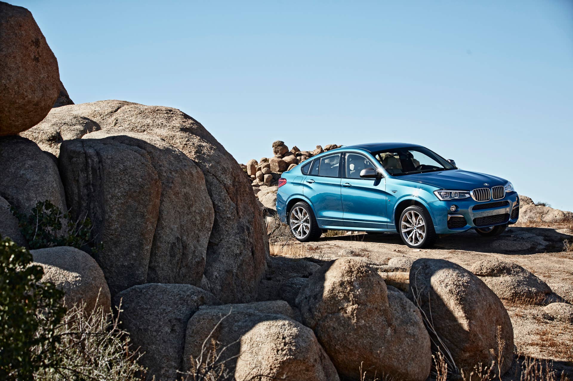 BMW X4 M40i front 3/4 nature