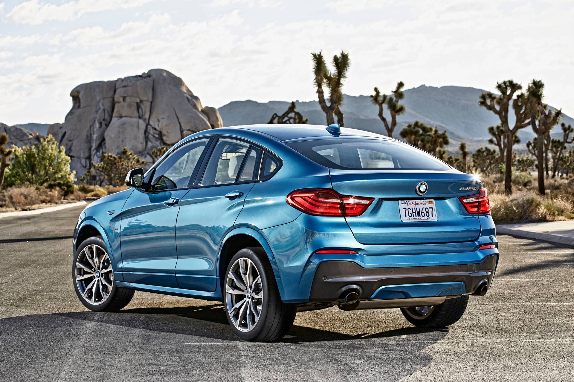 BMW X4 M40i rear 3/4 static location