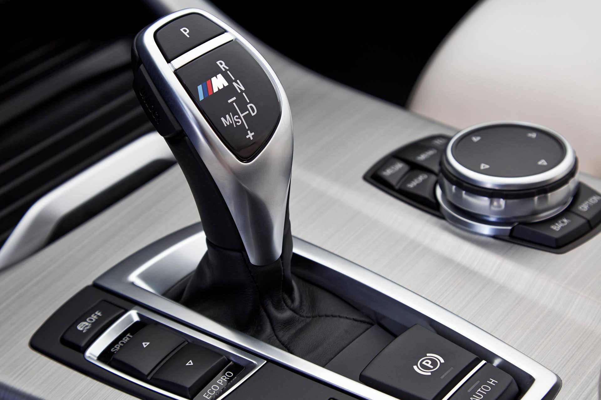 BMW X4 M40i shifter