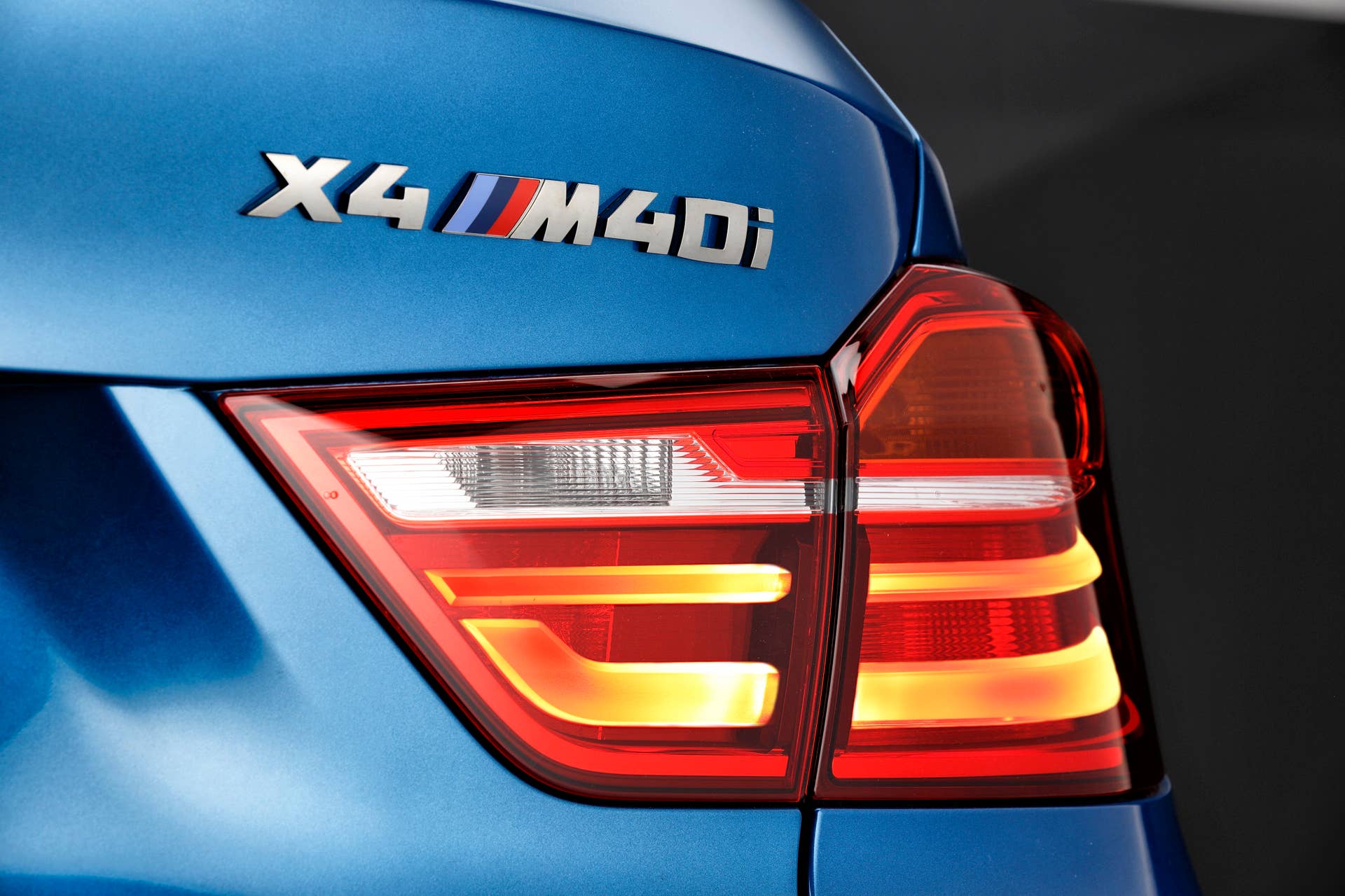 BMW X4 M40i nameplate studio