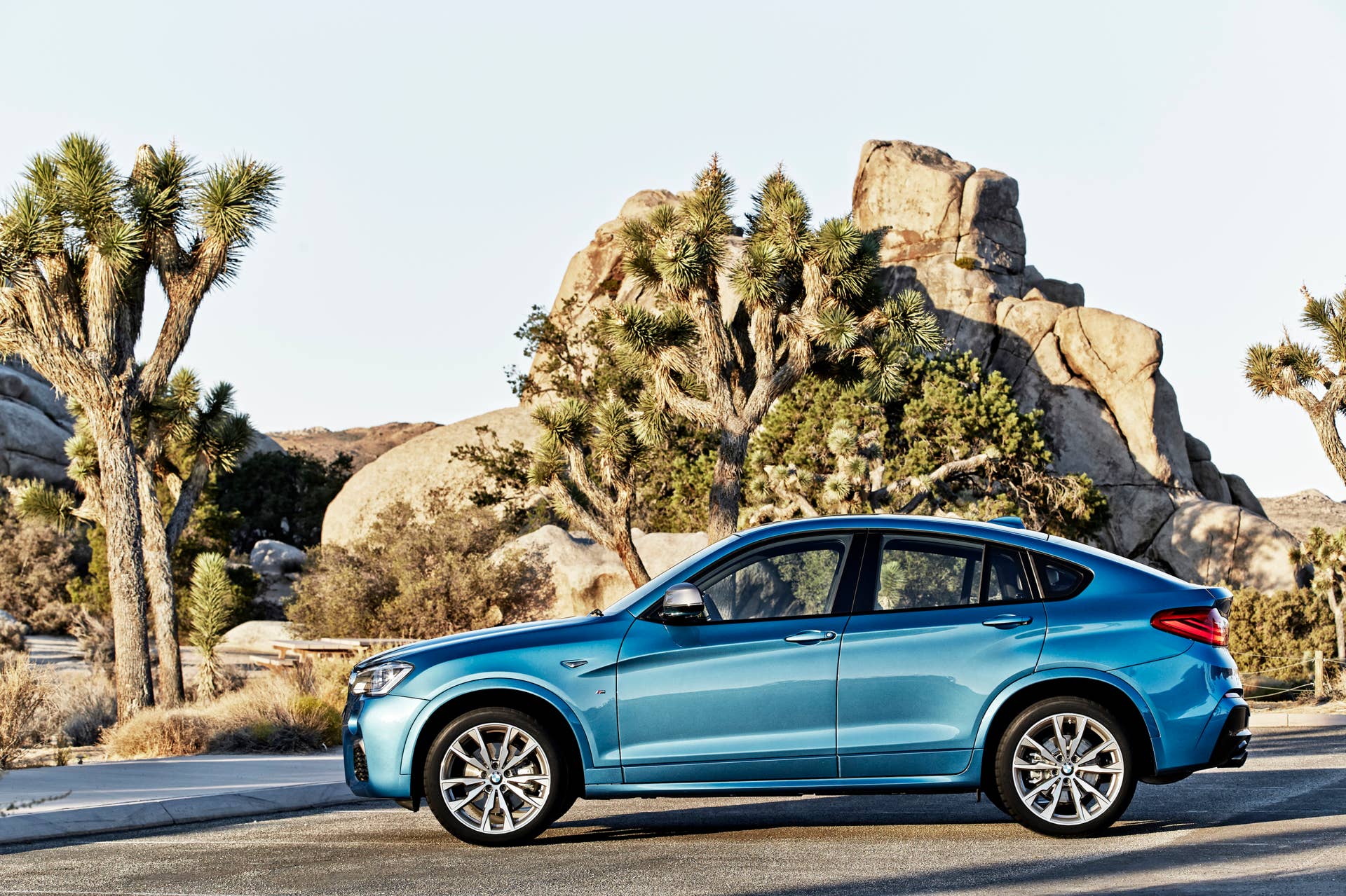 BMW X4 M40i side static road
