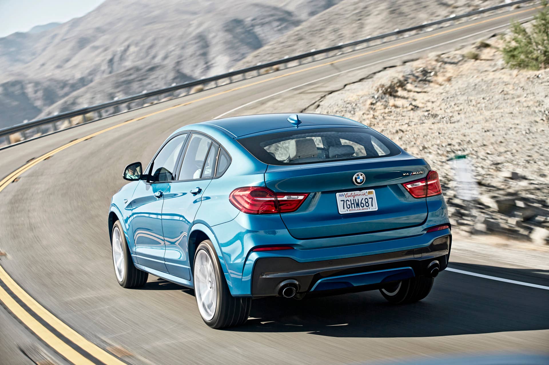 BMW X4 M40i rear 3/4 view corner