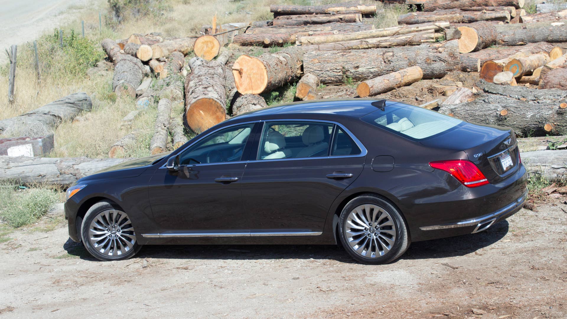 2017 Genesis G90 rear