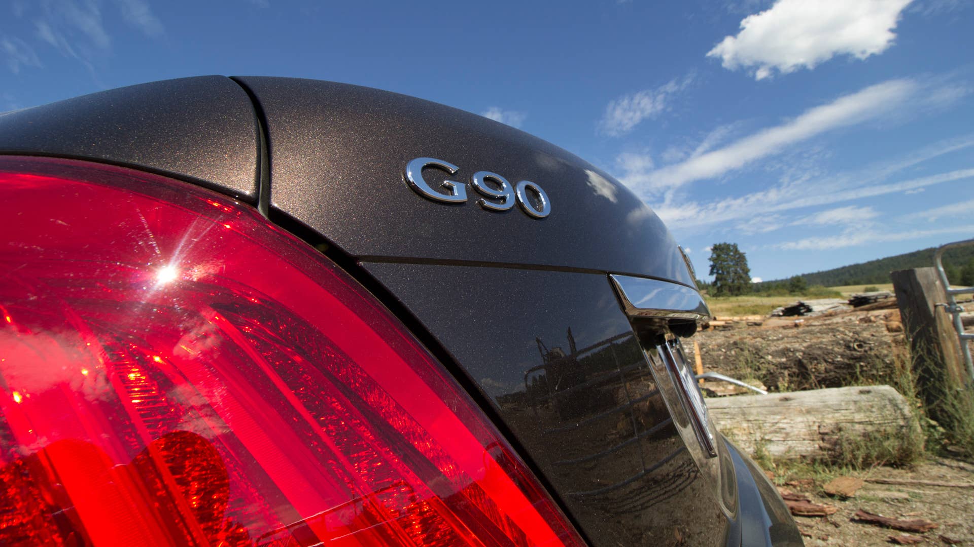 2017 Genesis G90