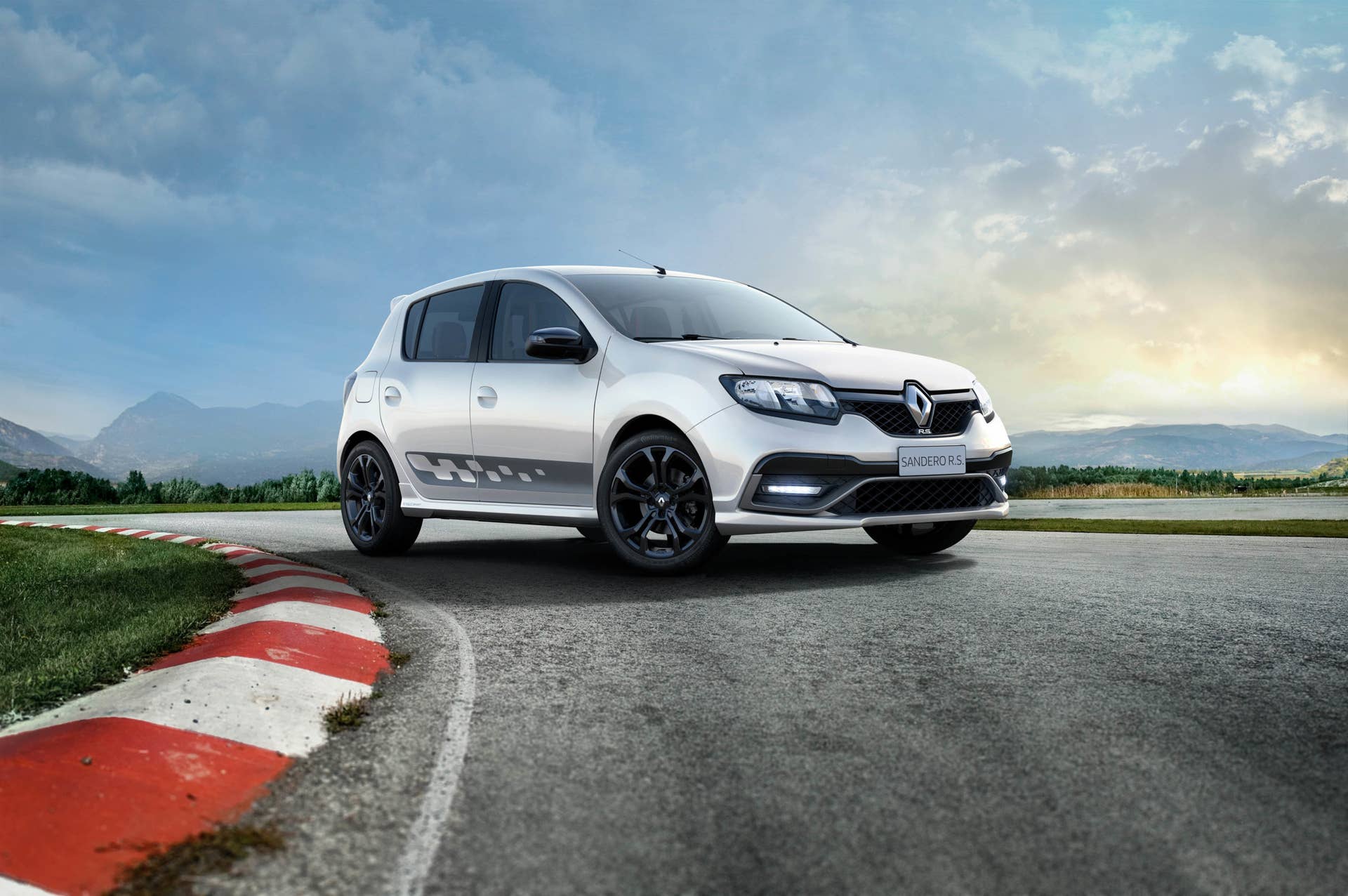 Renault Sandero RS 2.0 white track front 3/4