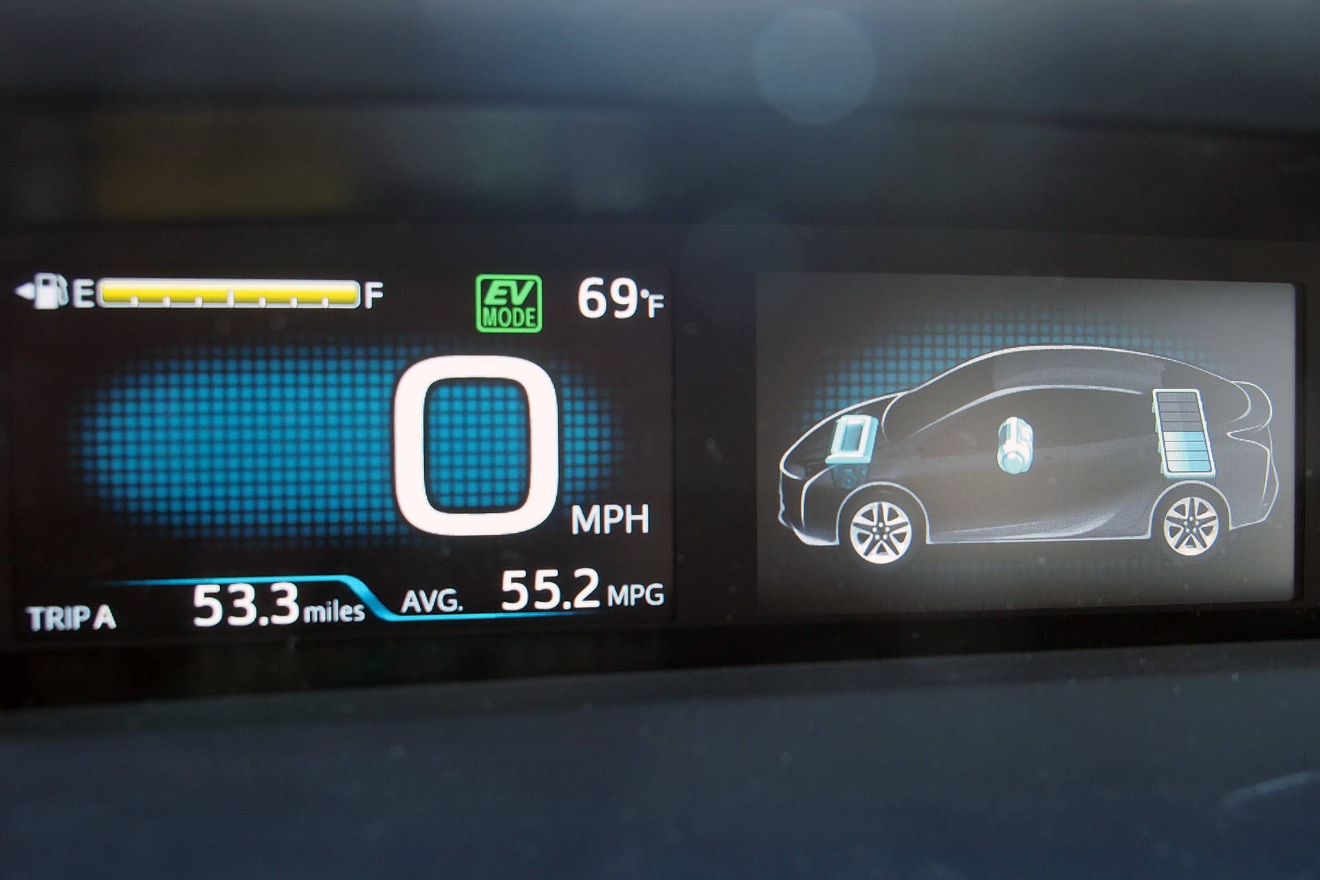 2016 Toyota Prius fuel economy display