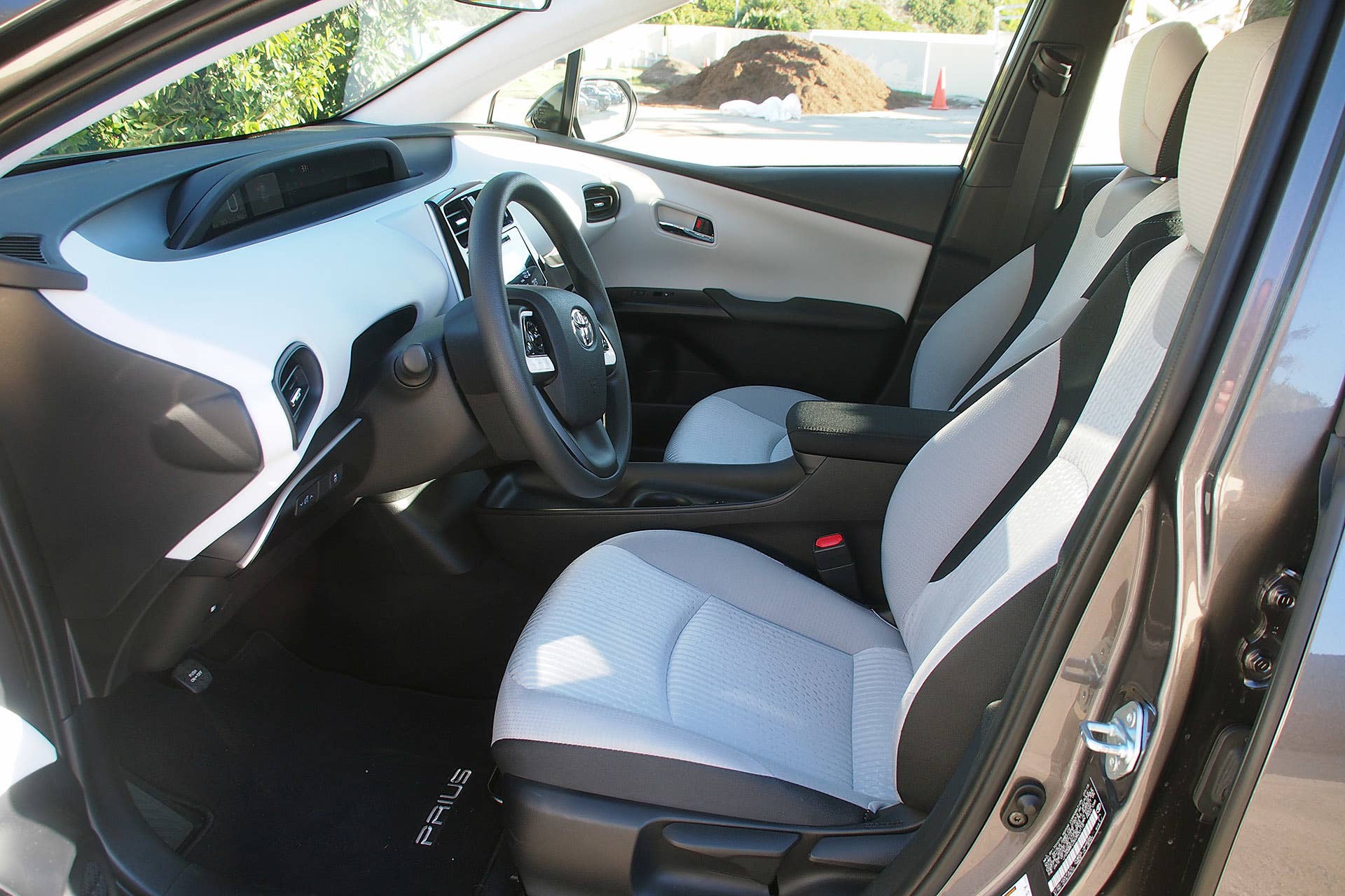 2016 Toyota Prius front seats