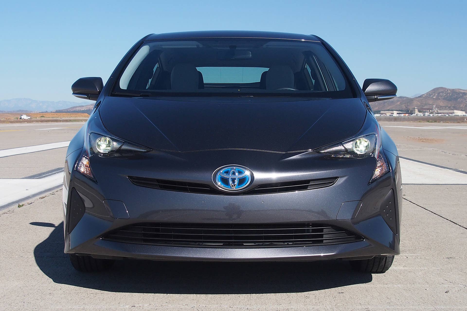 2016 Toyota Prius front view
