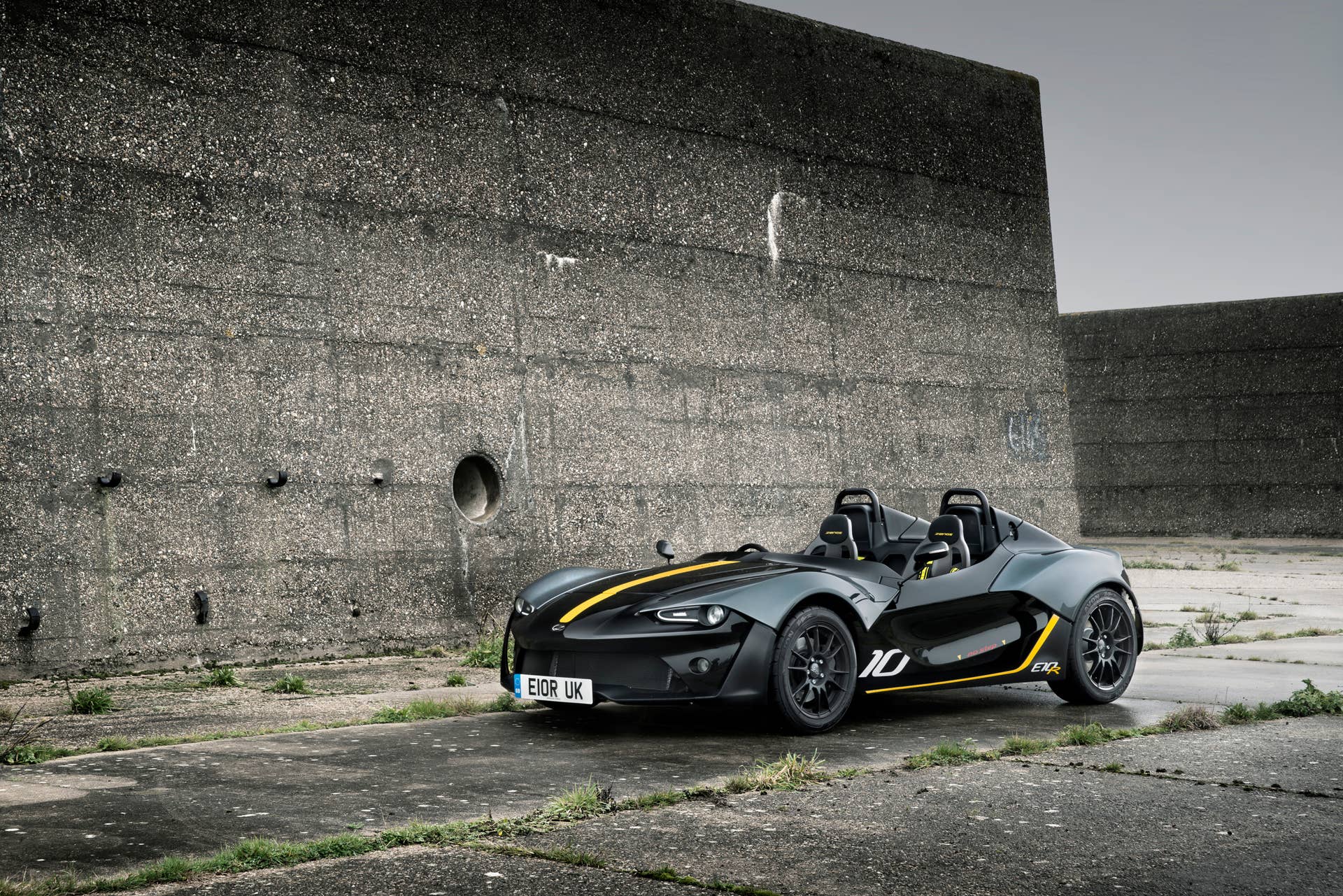 Zenos E10 R front 3/4