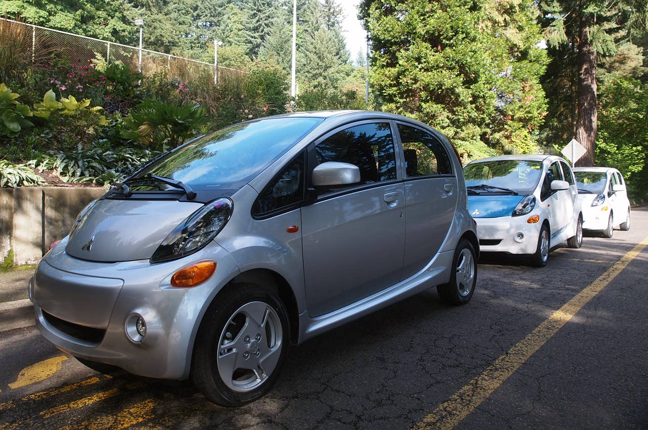 2012 Mitsubishi i front 3/4 view