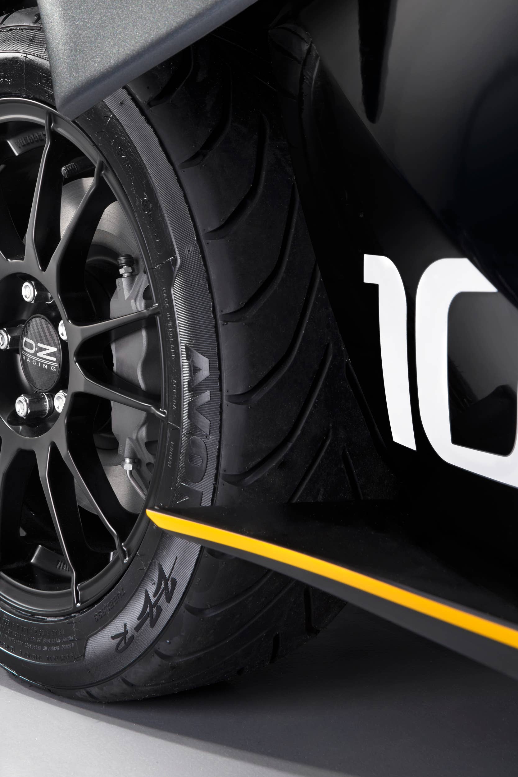 Zenos E10 R side detail