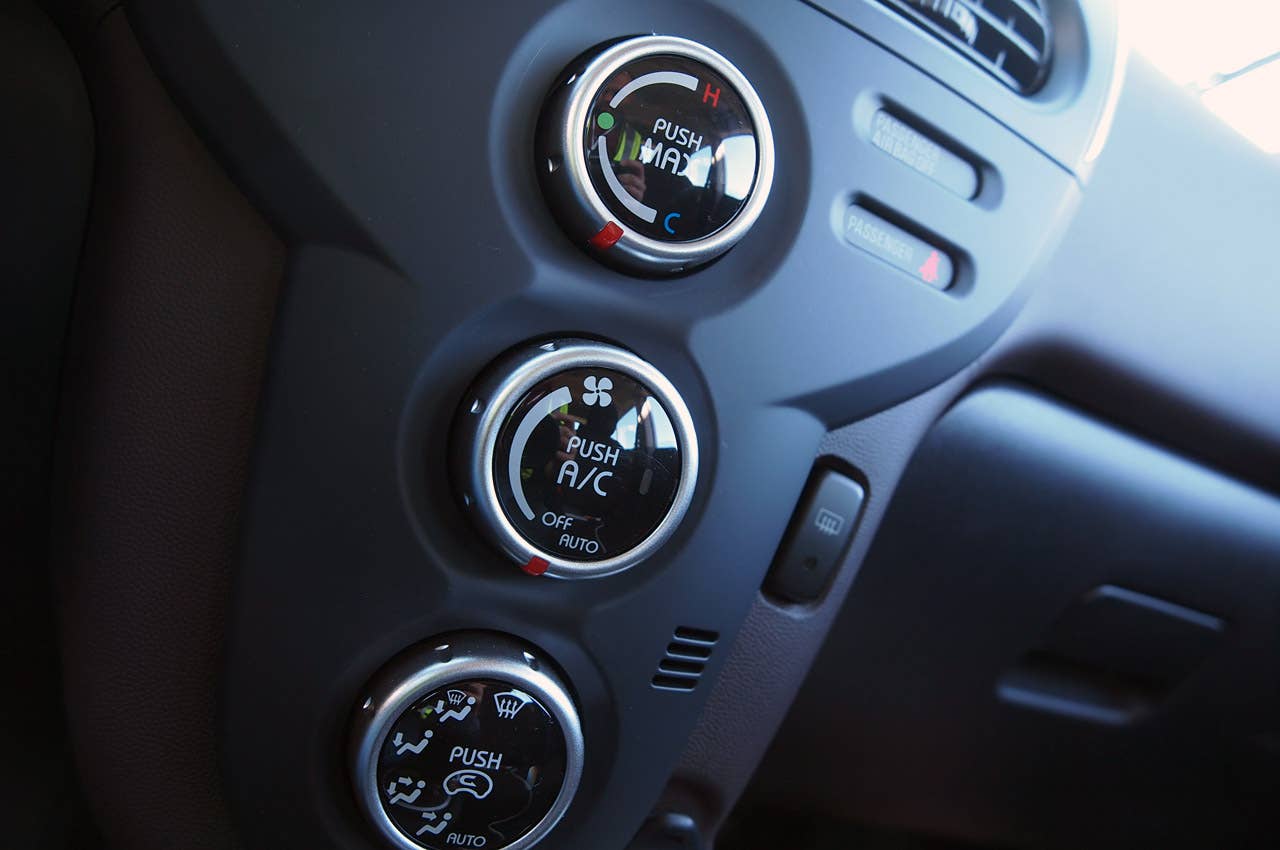 2012 Mitsubishi i climate controls