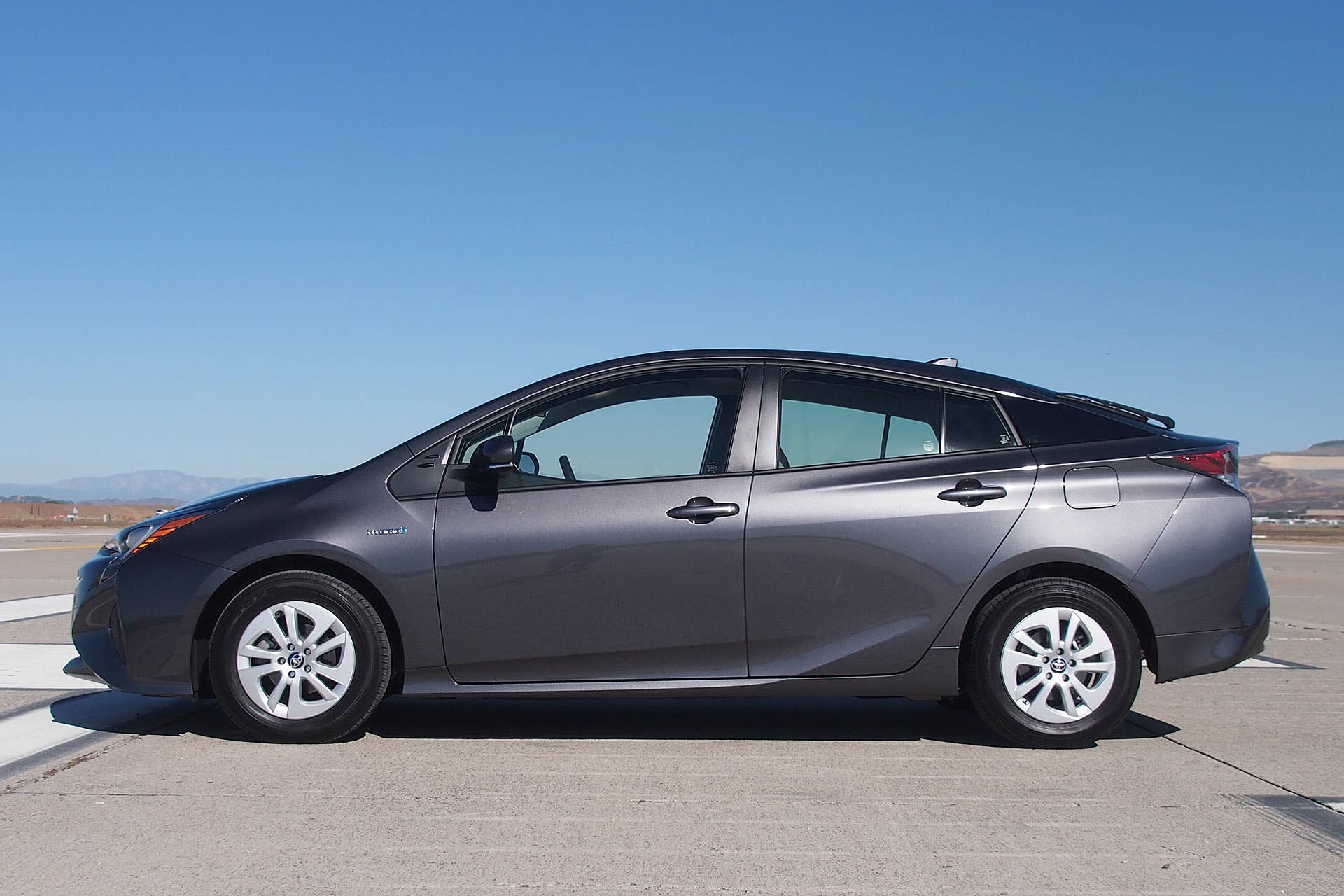 2016 Toyota Prius side view