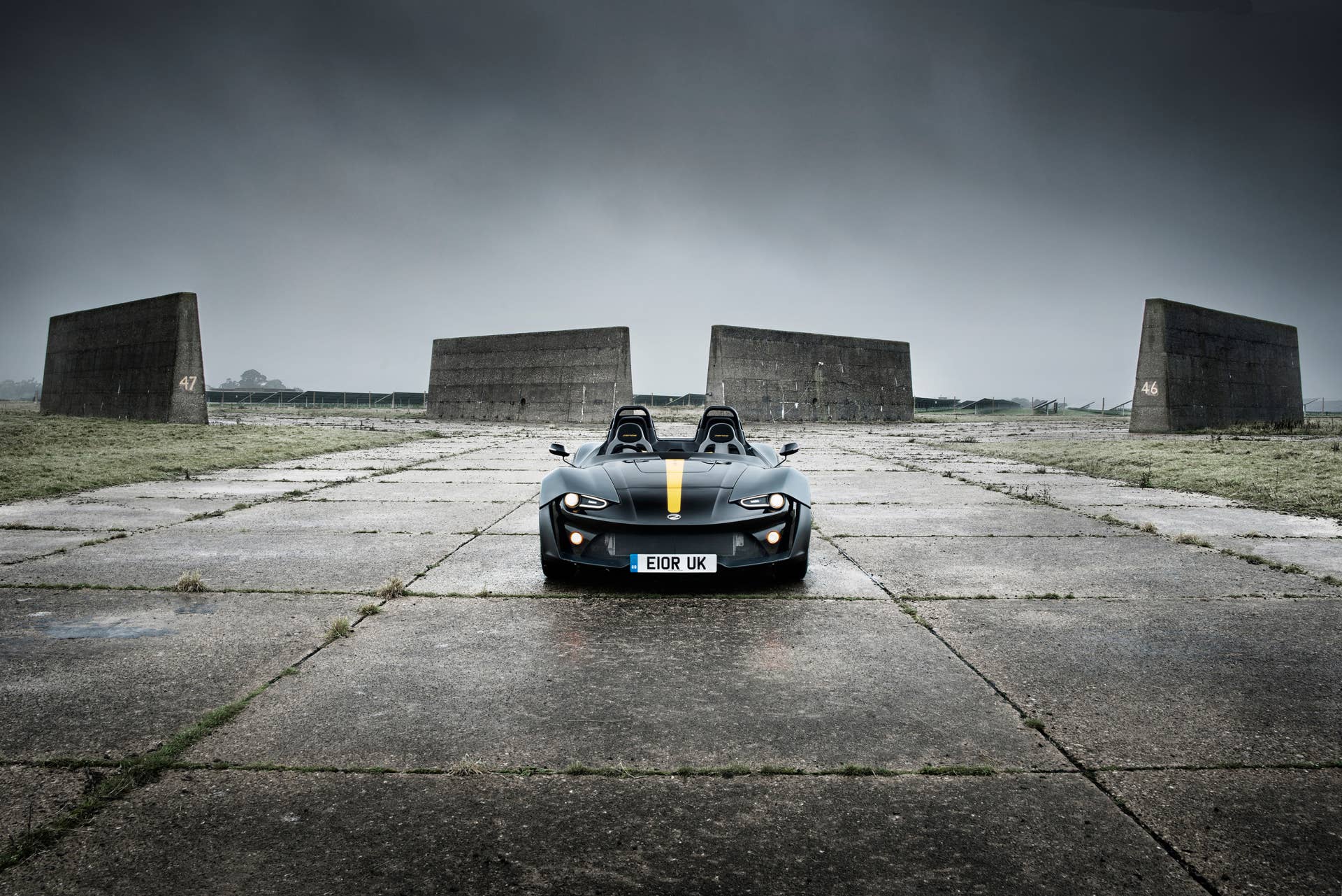 Zenos E10 R front