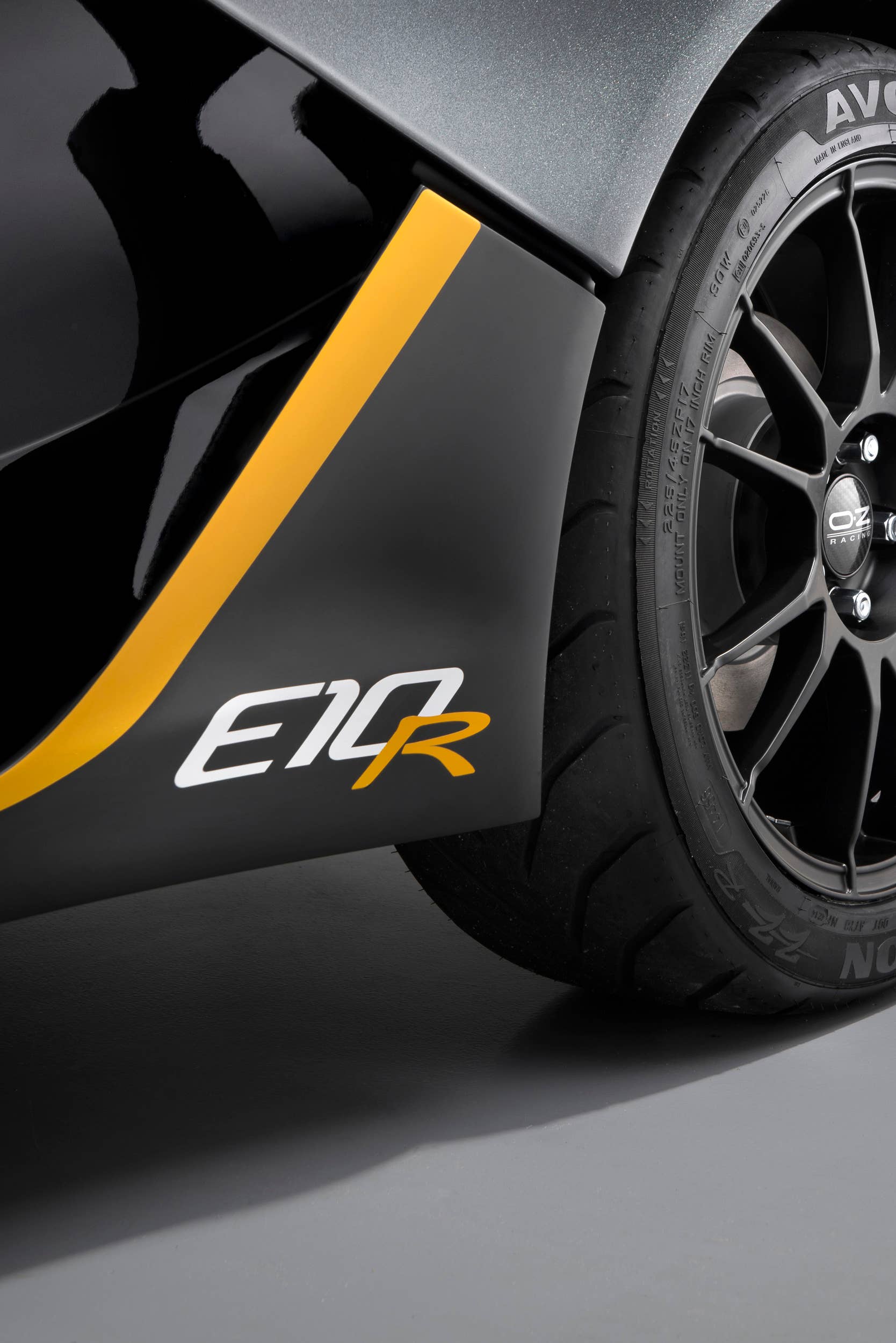 Zenos E10 R fender