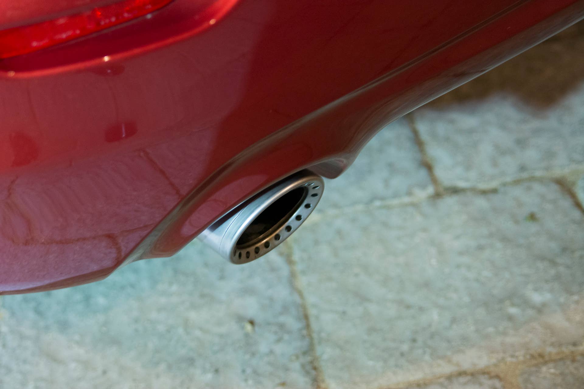 q50 infiniti tailpipe red sport 400
