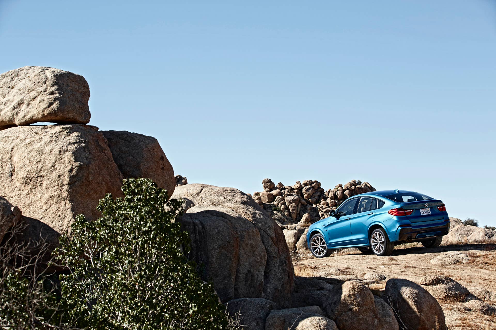 BMW X4 M40i rear 3/4 nature