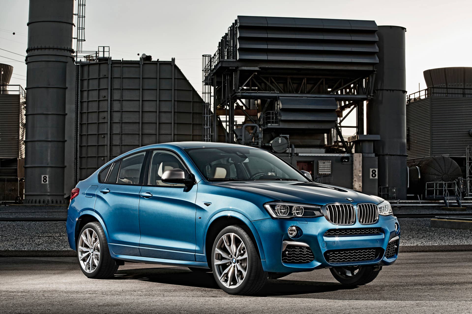 BMW X4 M40i front 3/4 plant location