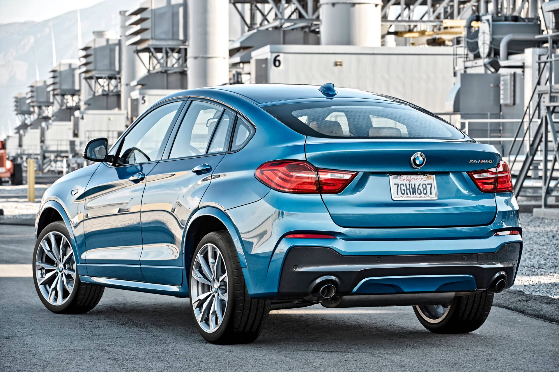 BMW X4 M40i rear 3/4 static plant