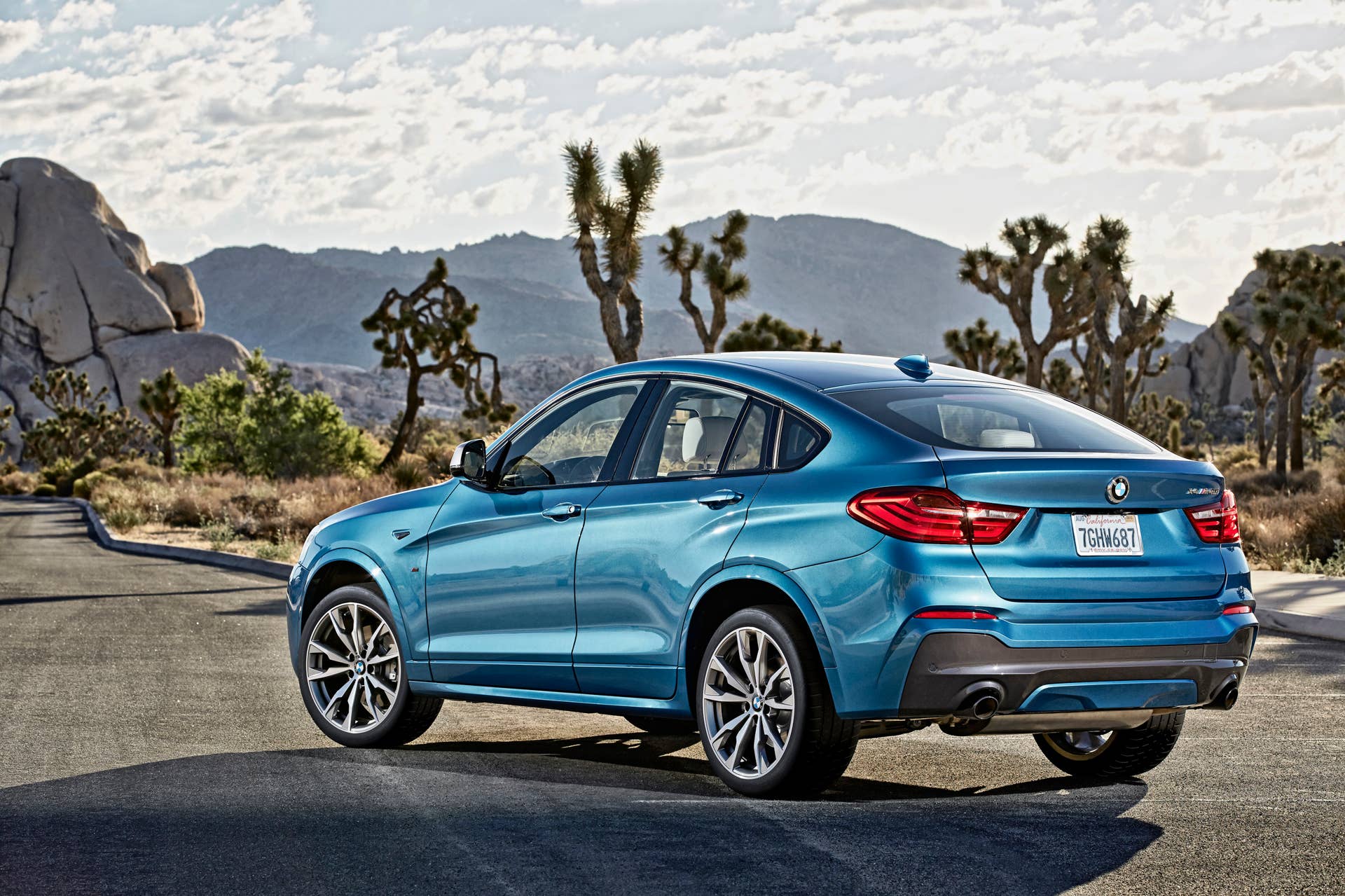 BMW X4 M40i rear 3/4 static road location