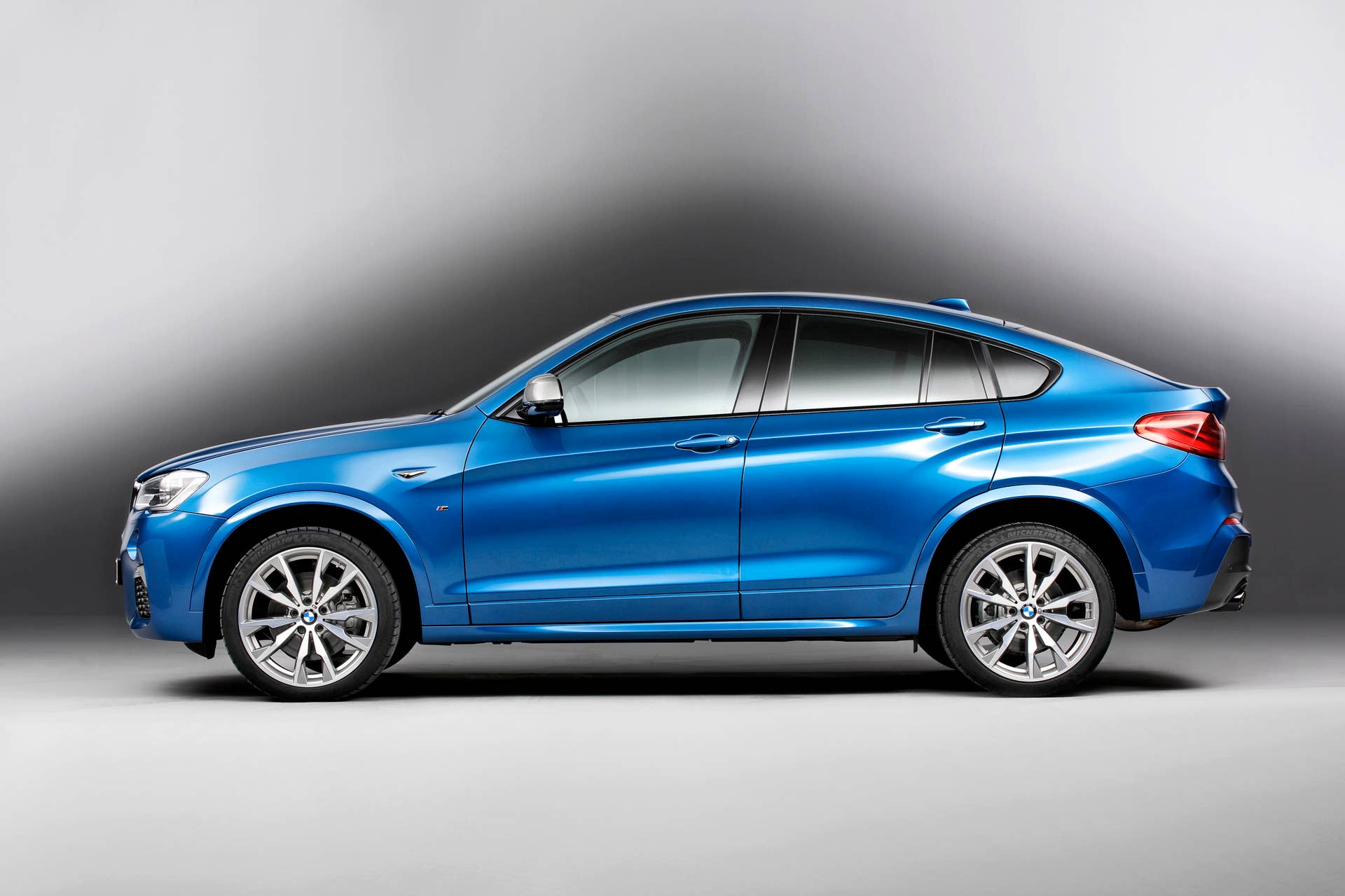 BMW X4 M40i side studio