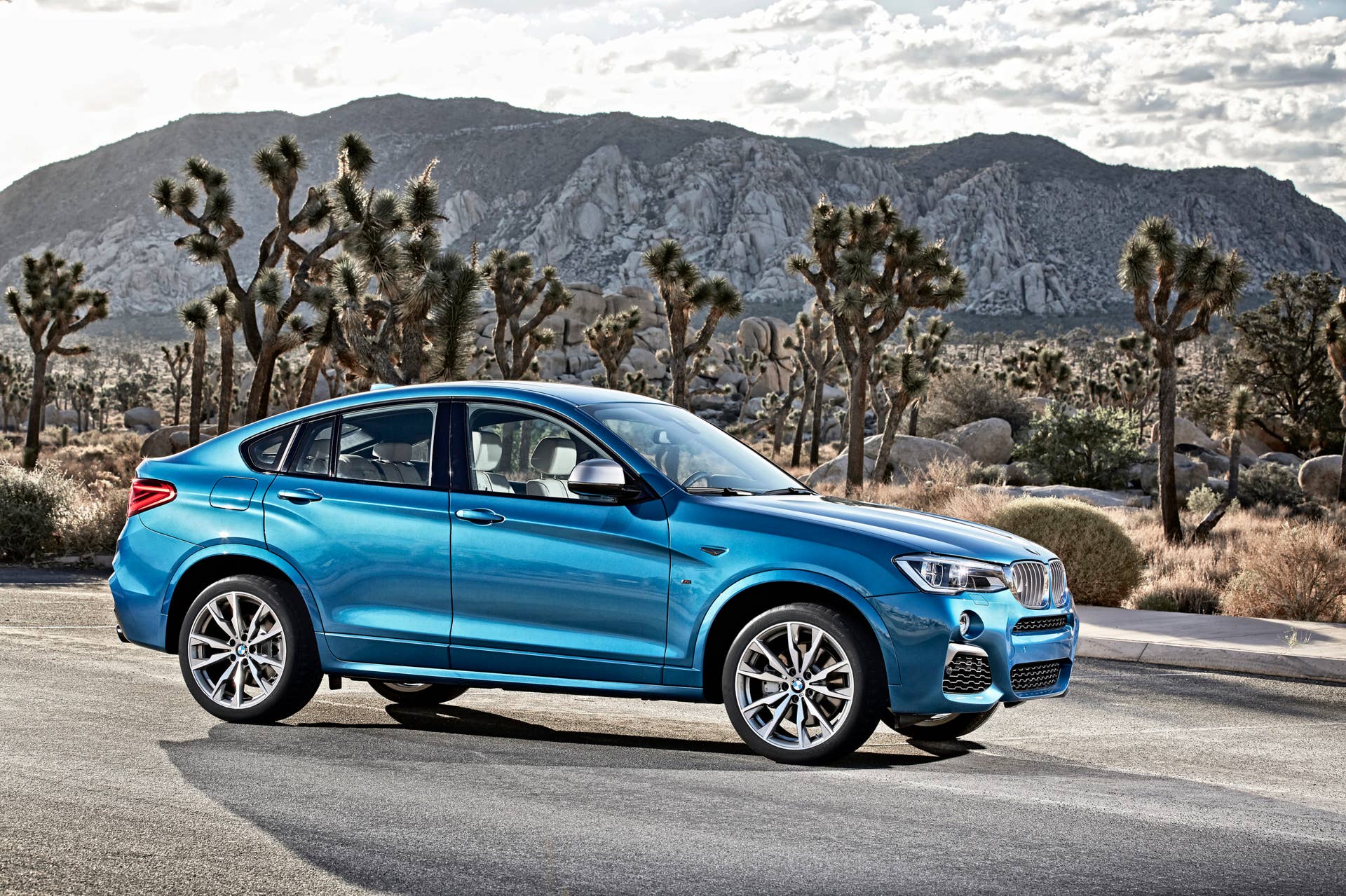 BMW X4 M40i front 3/4 static road parked