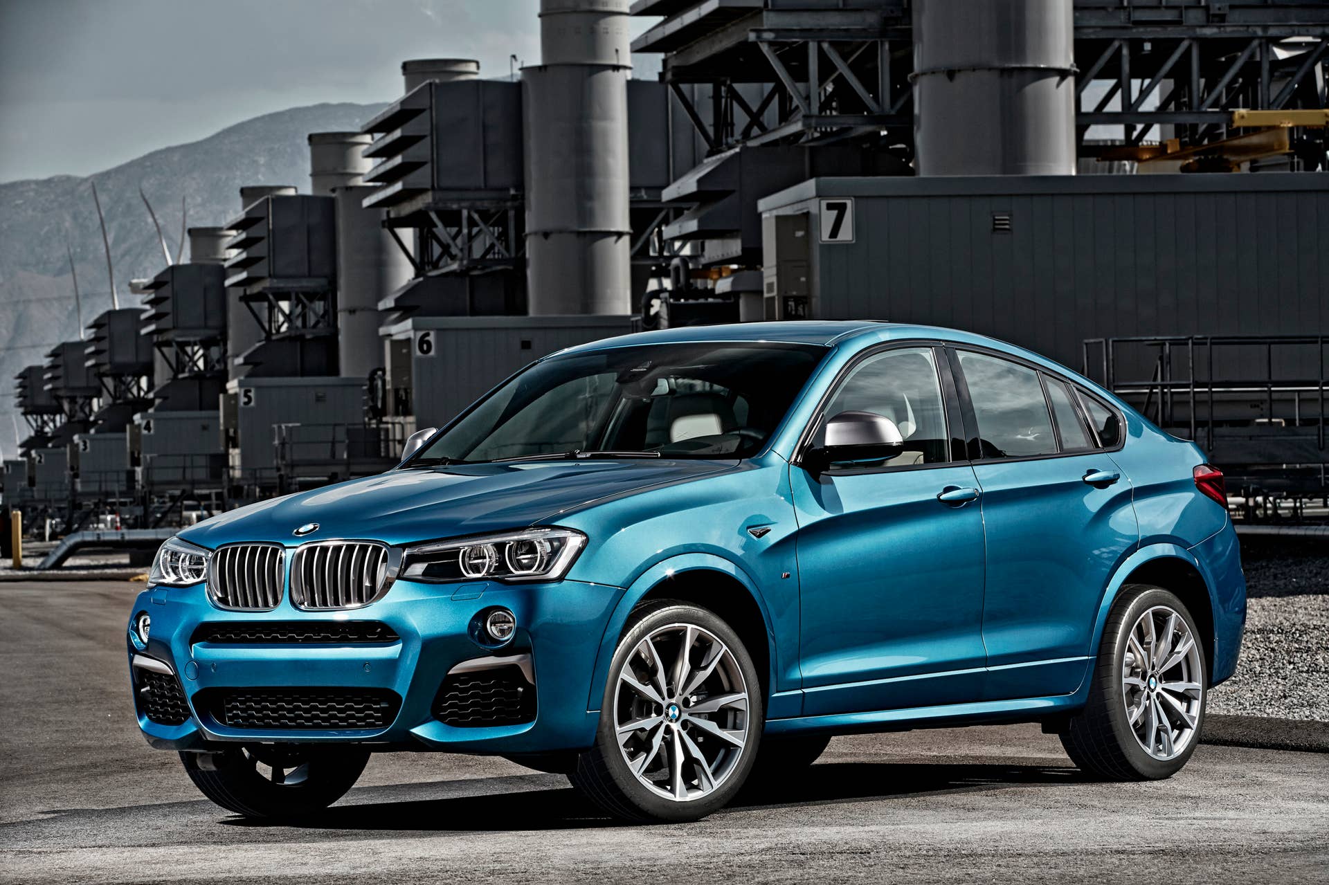 BMW X4 M40i front 3/4 industrial static