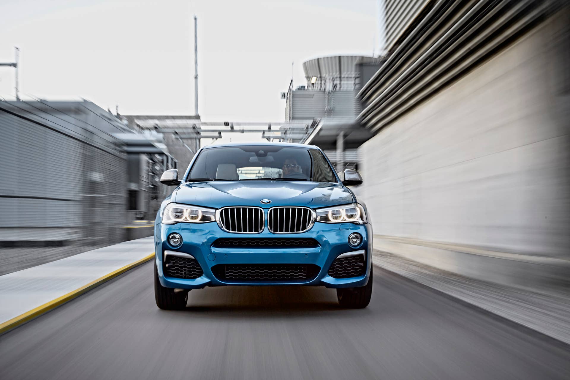 BMW X4 M40i front moving