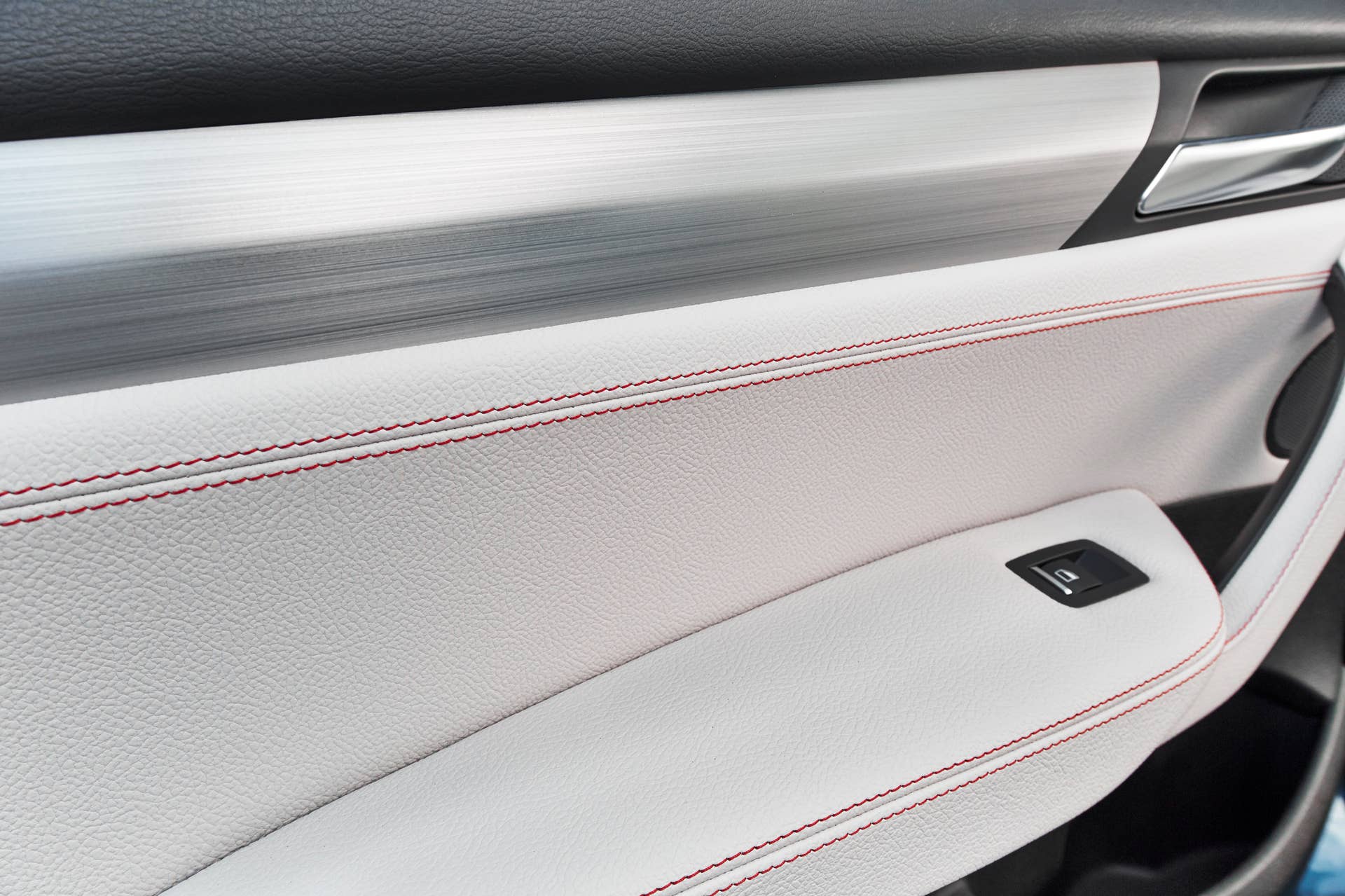 BMW X4 M40i interior door