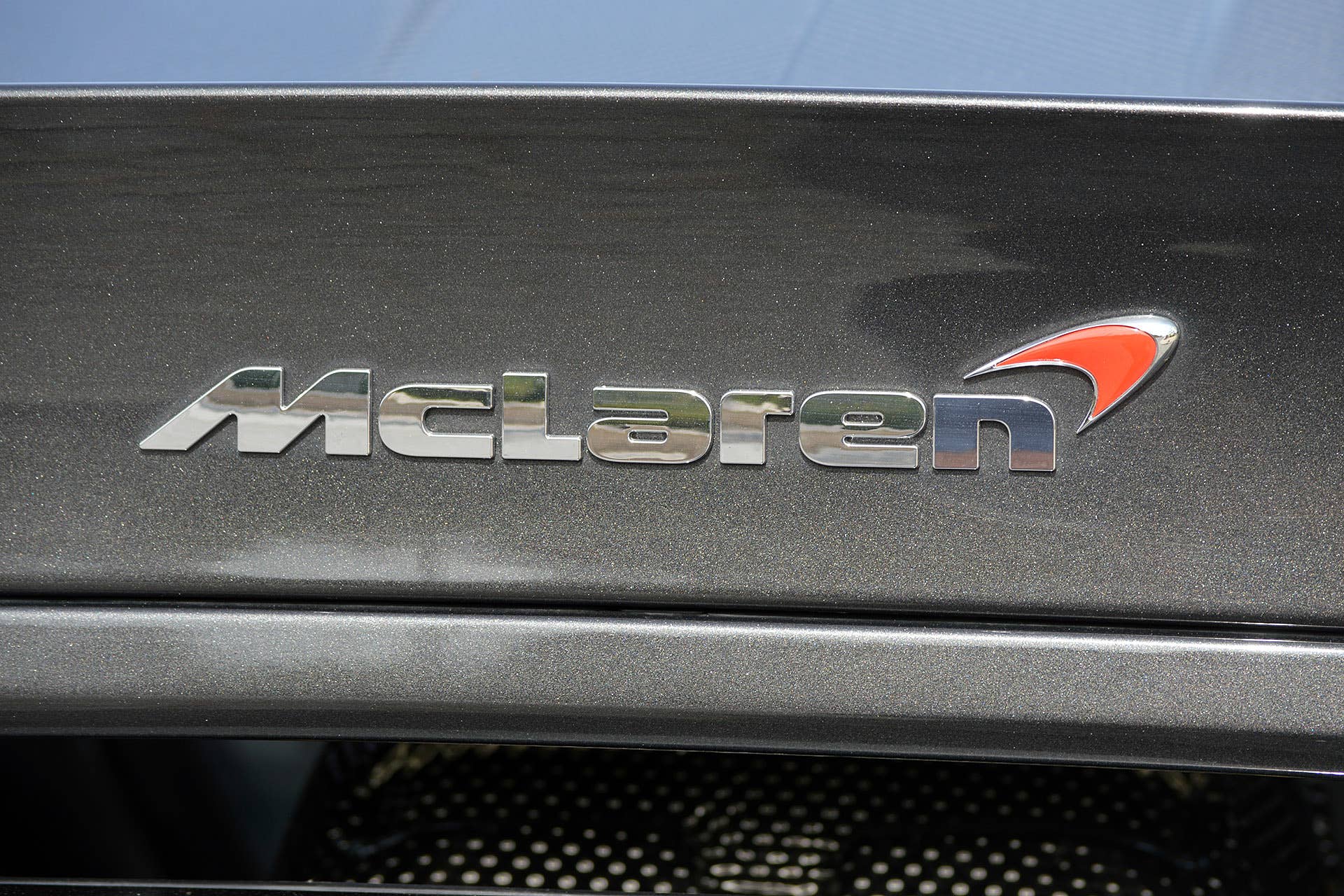 2016 McLaren 570S badge